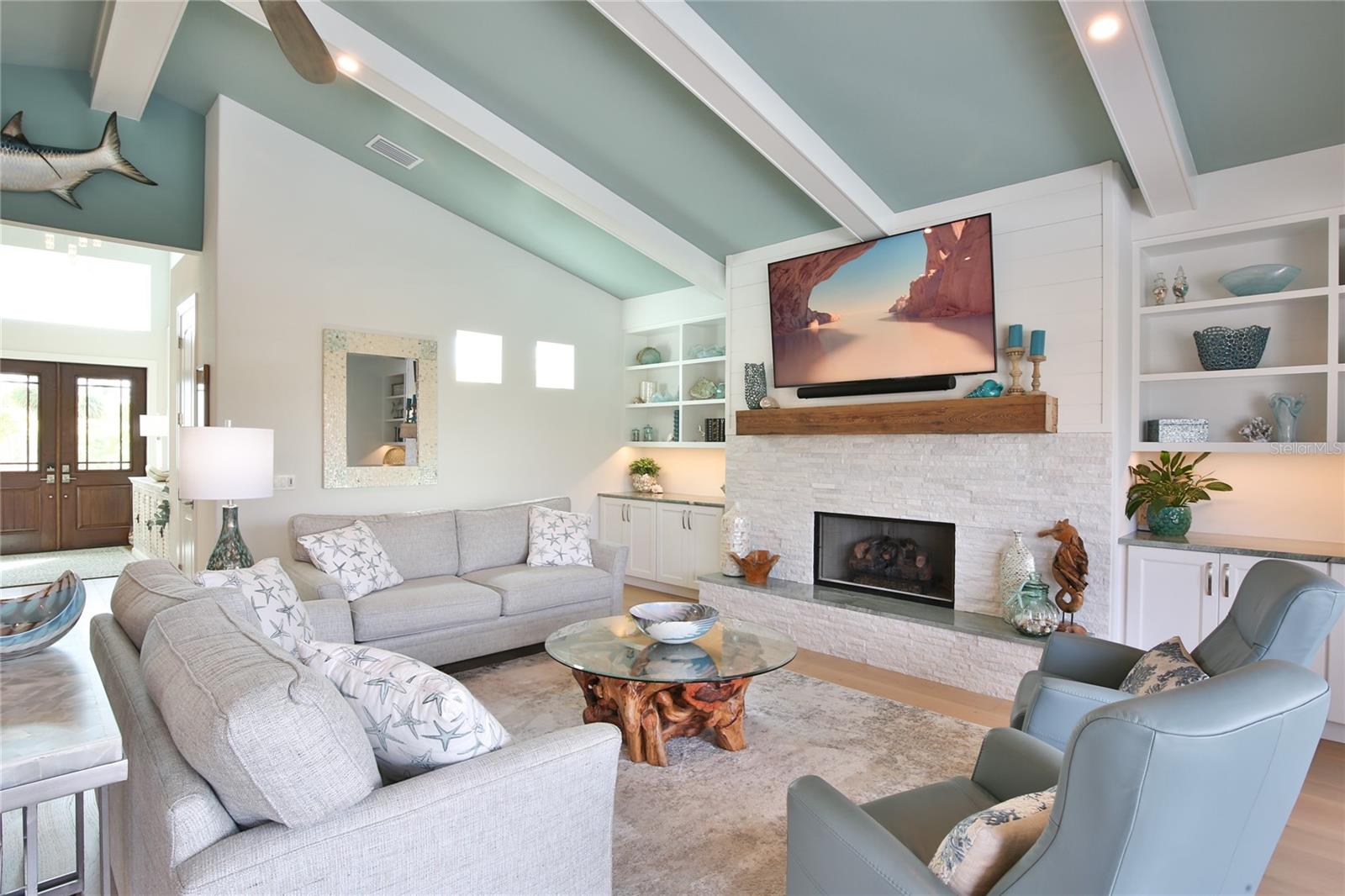 262 ISLAND CIR