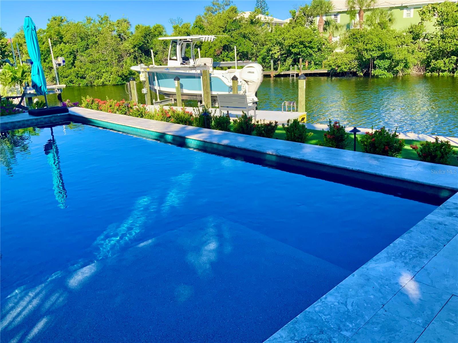 262 ISLAND CIR