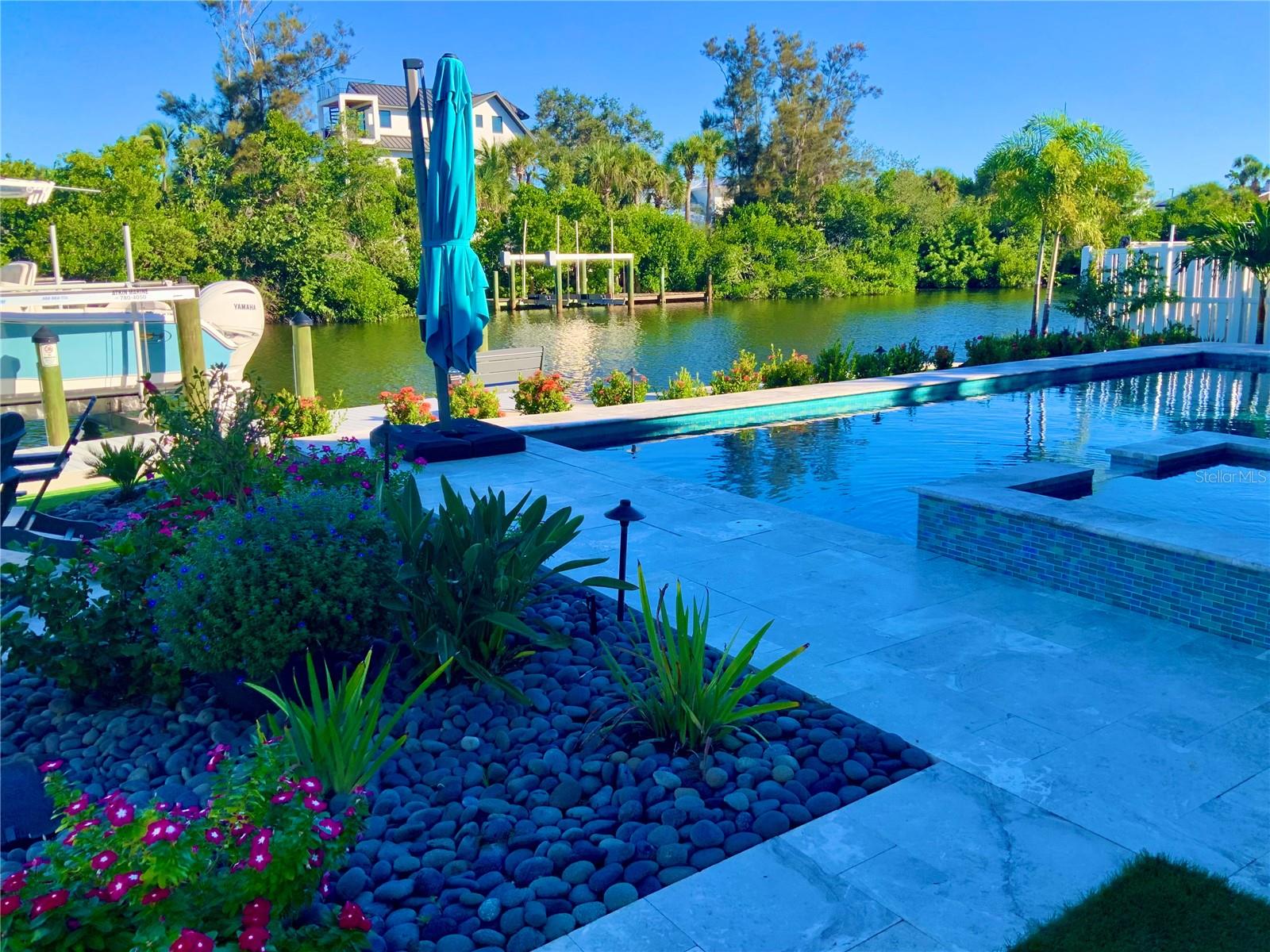 262 ISLAND CIR