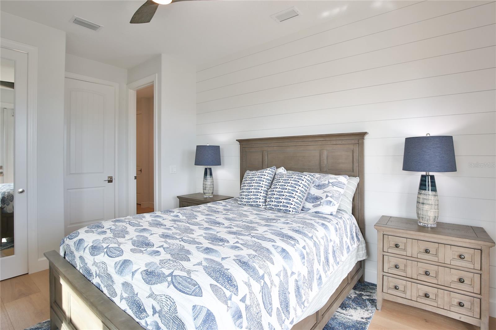 262 ISLAND CIR