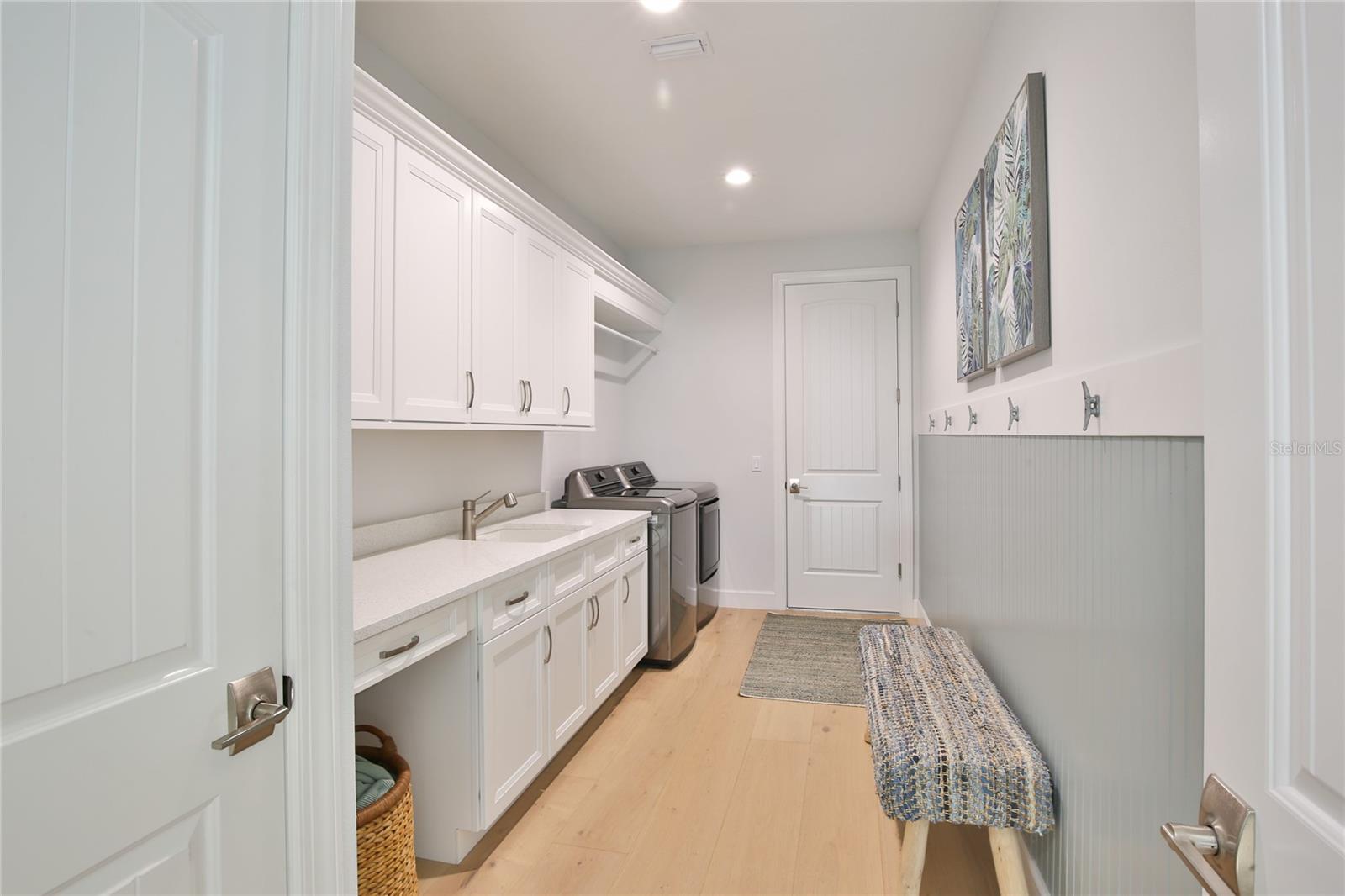 262 ISLAND CIR