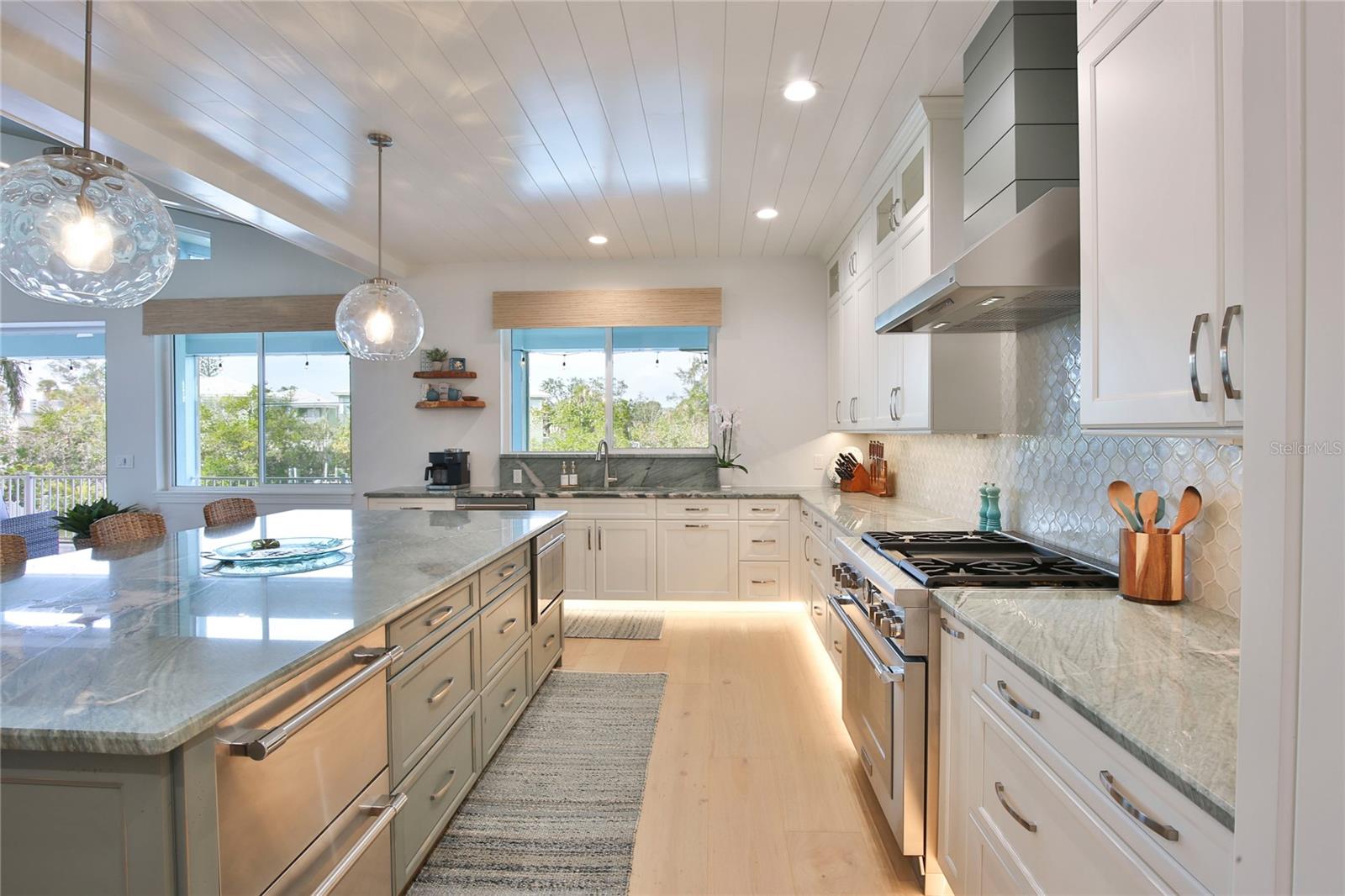 262 ISLAND CIR