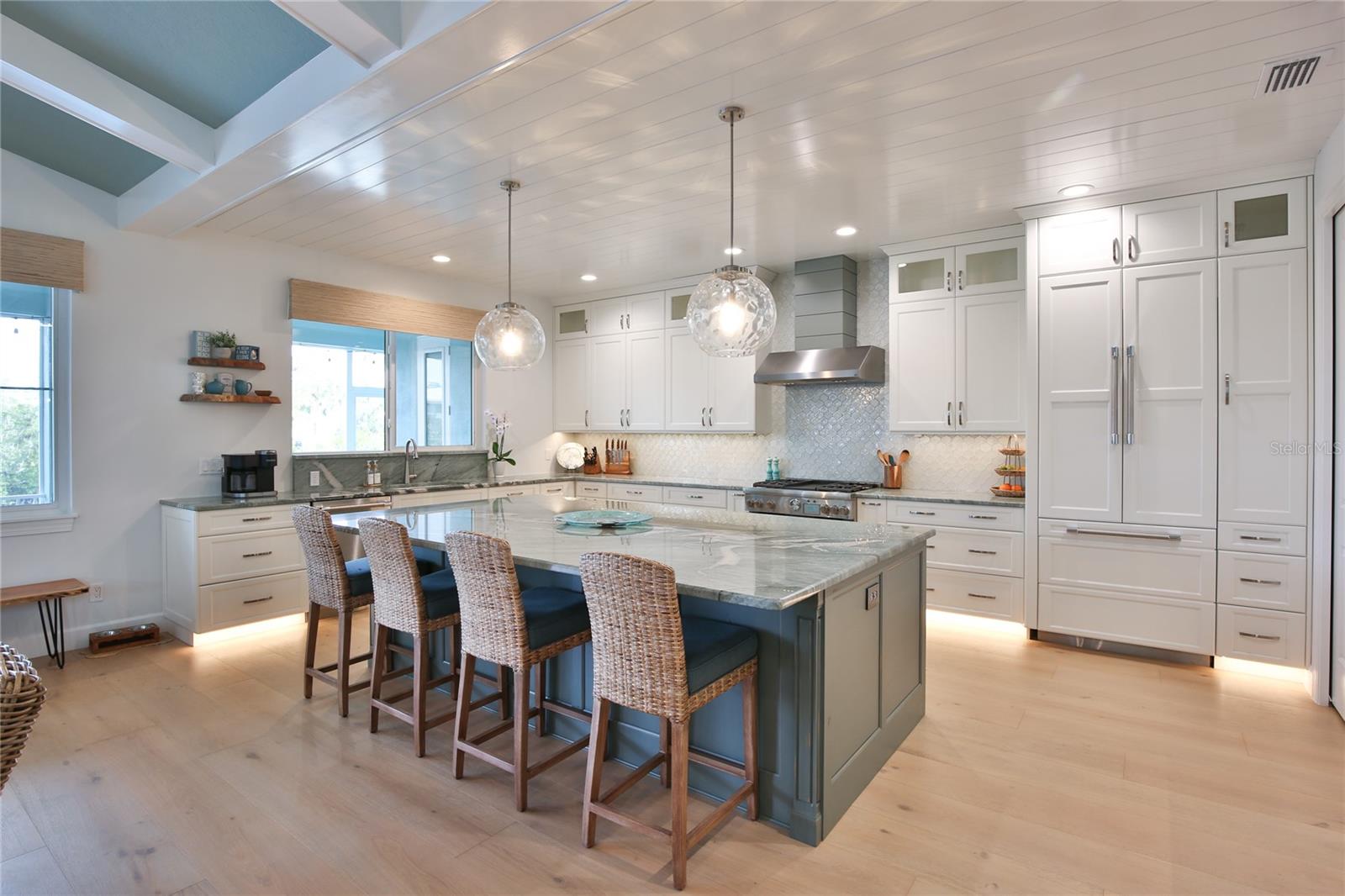 262 ISLAND CIR