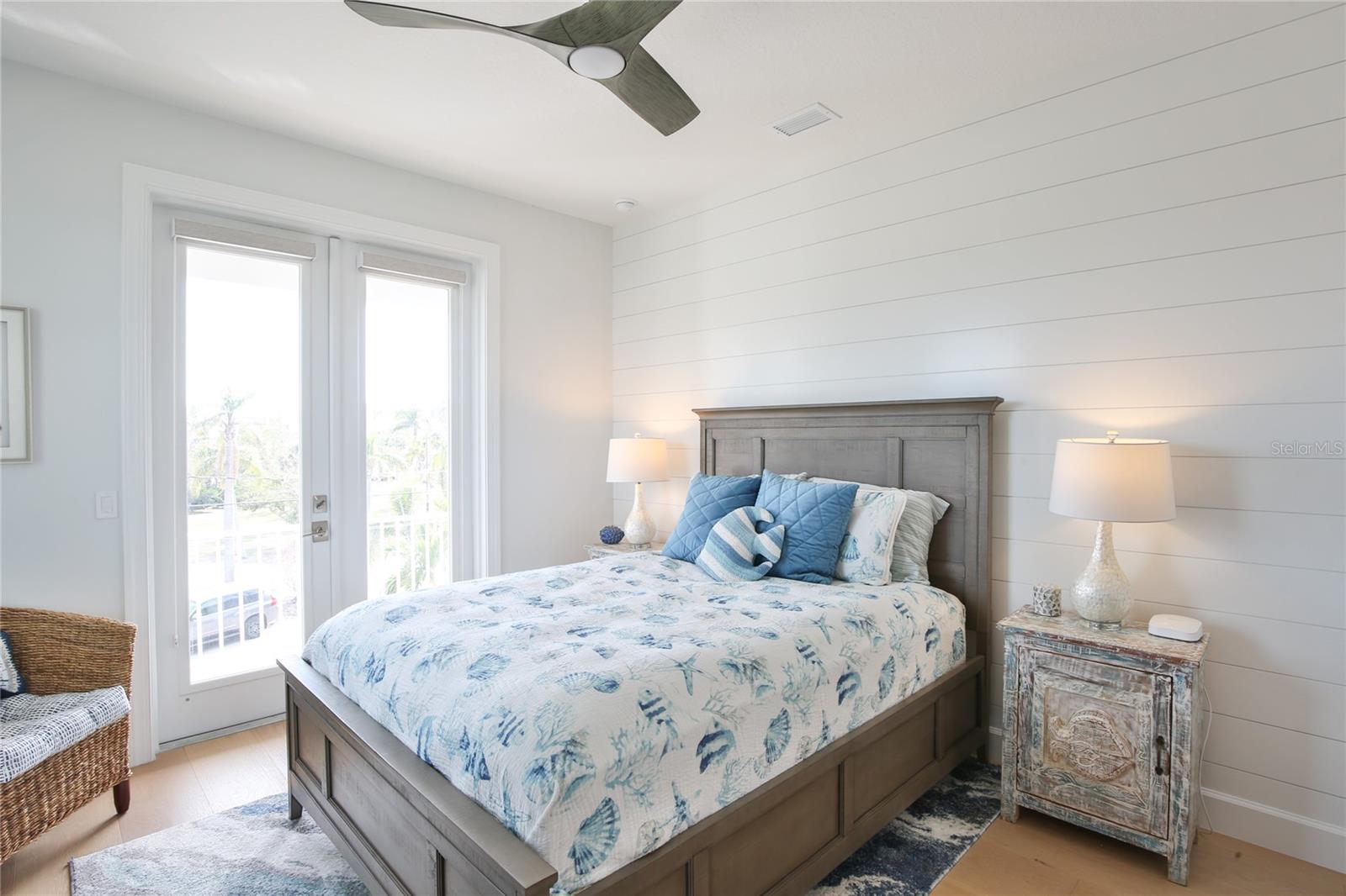 262 ISLAND CIR