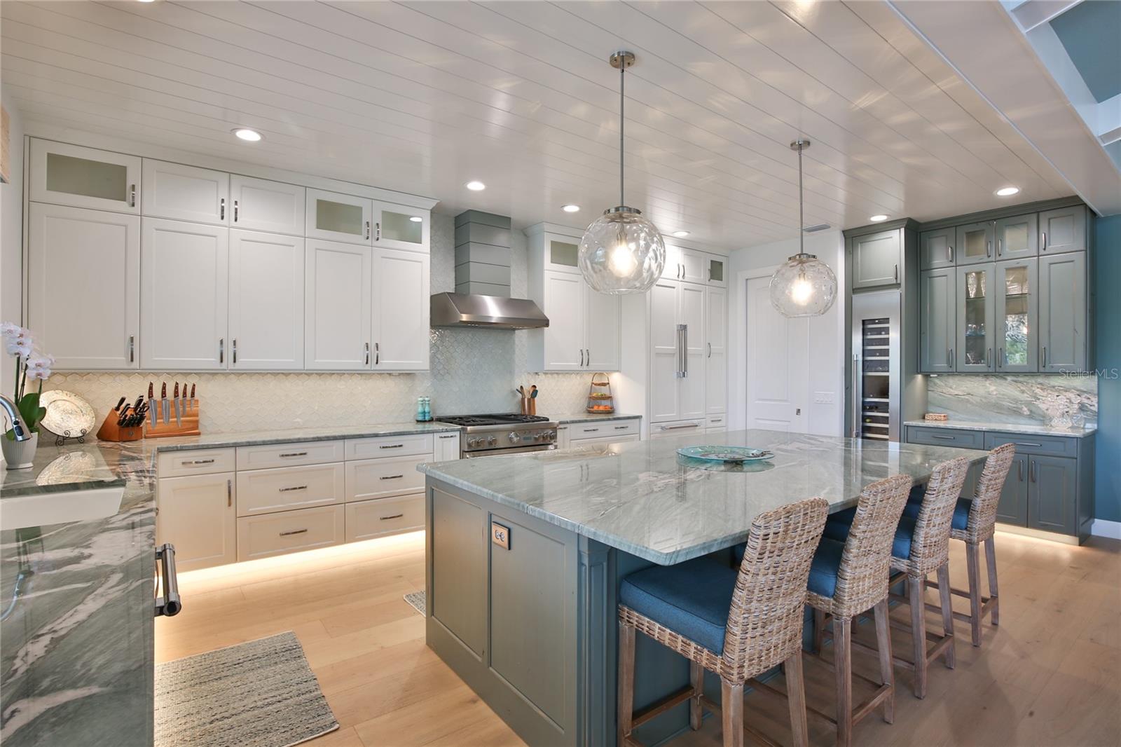 262 ISLAND CIR