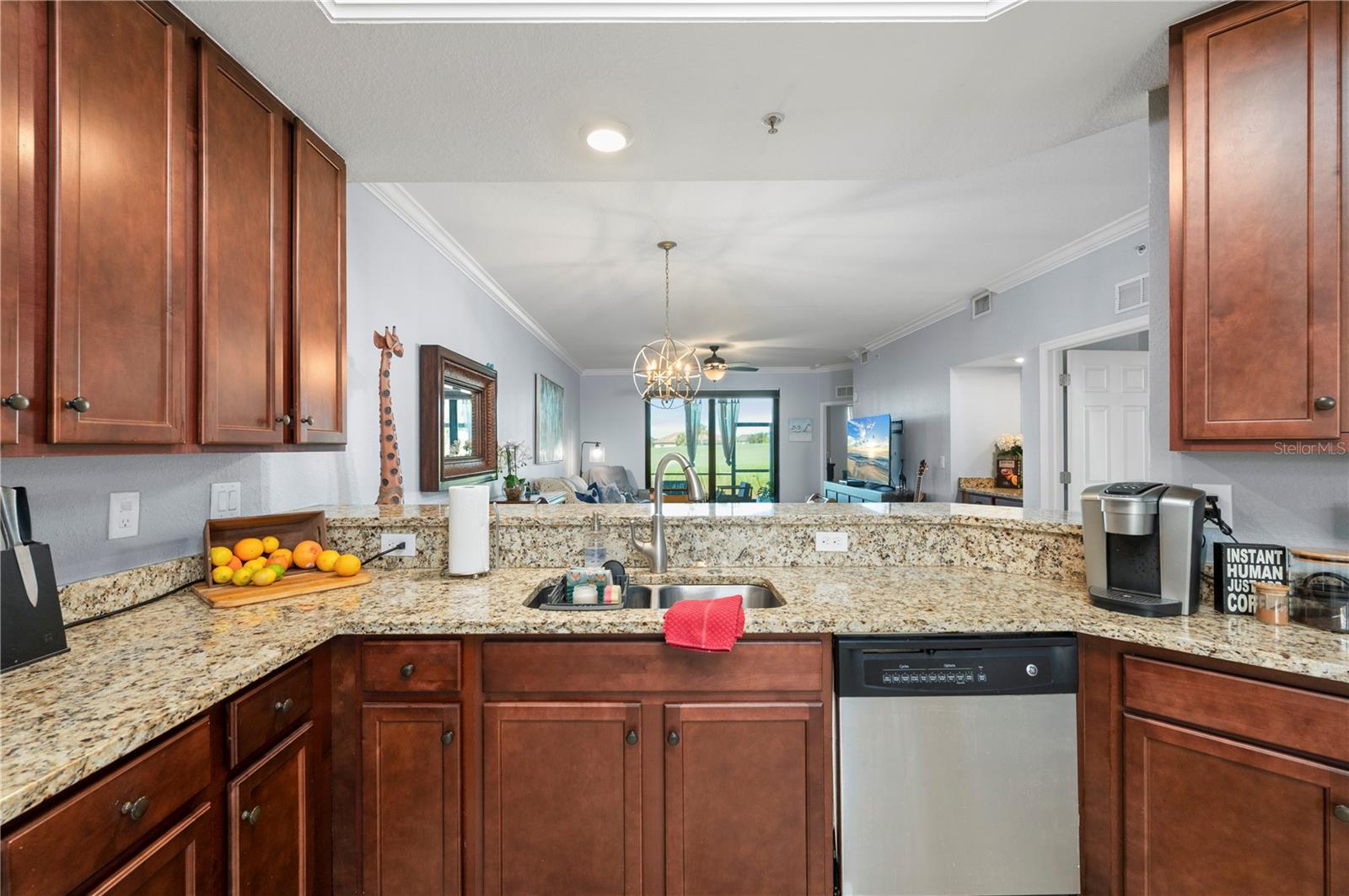 5517 PALMER CIR #106