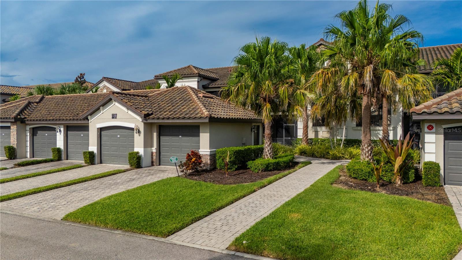 5517 PALMER CIR #106