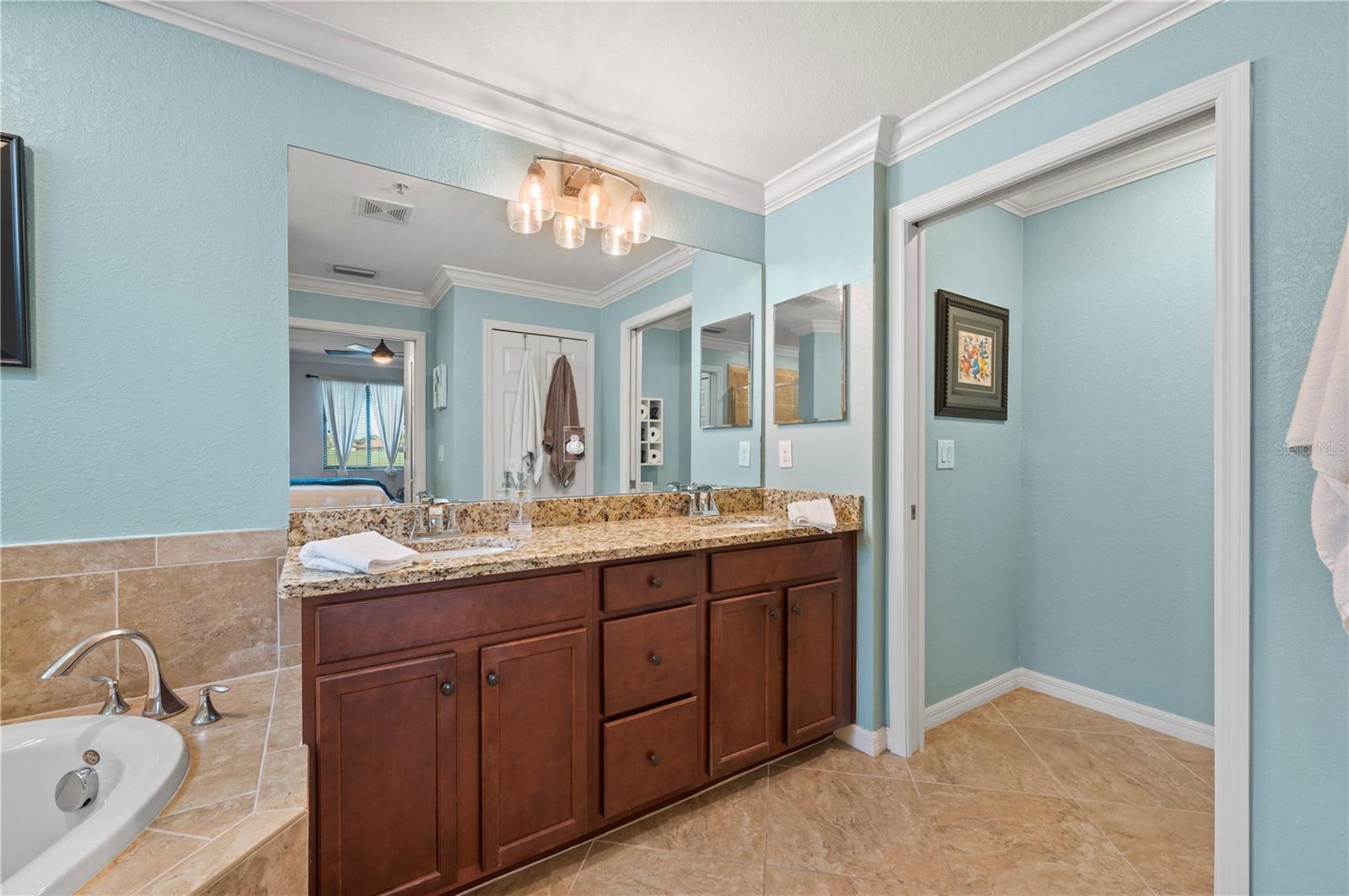 5517 PALMER CIR #106