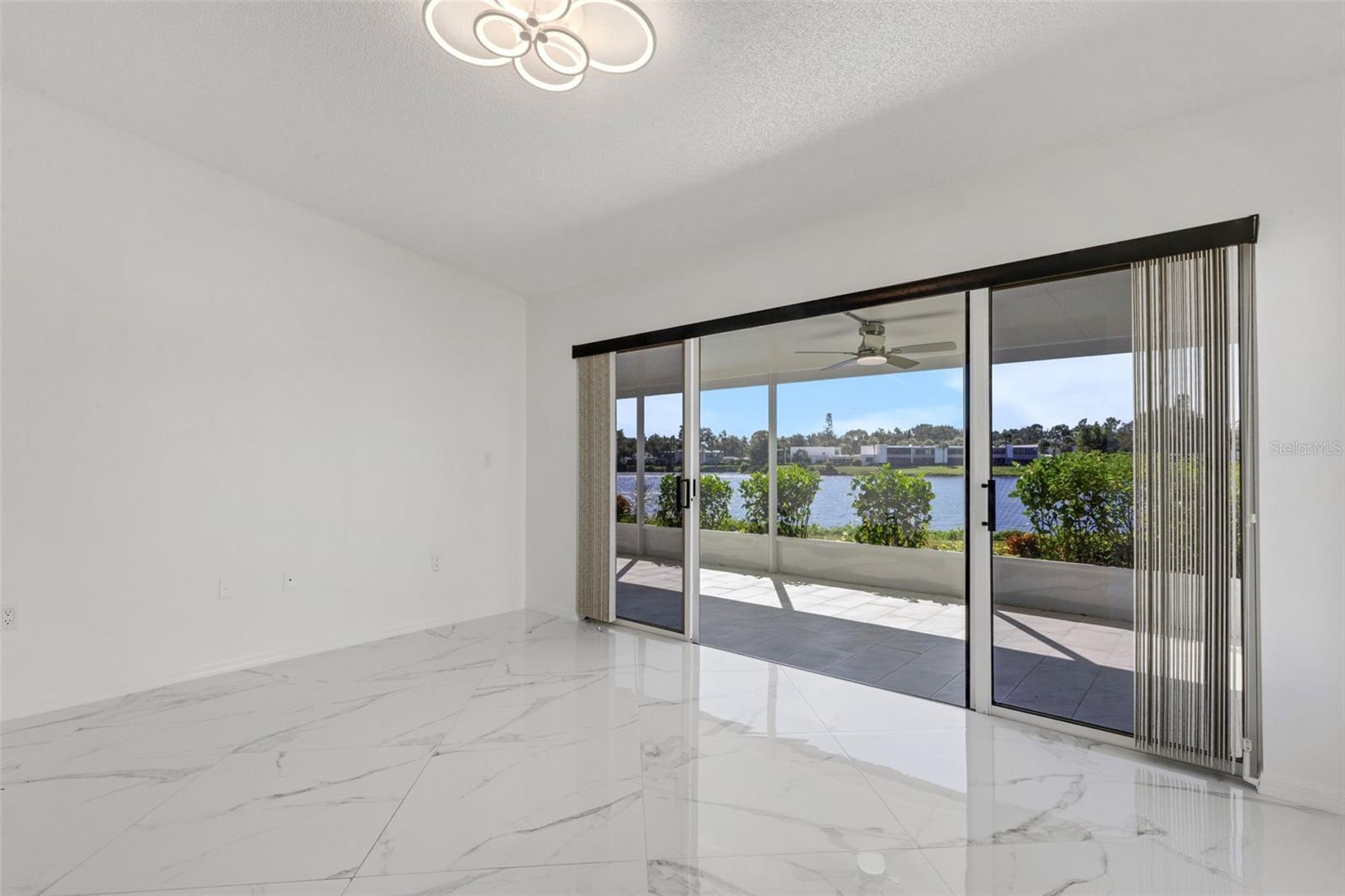 721 SPRING LAKES BLVD