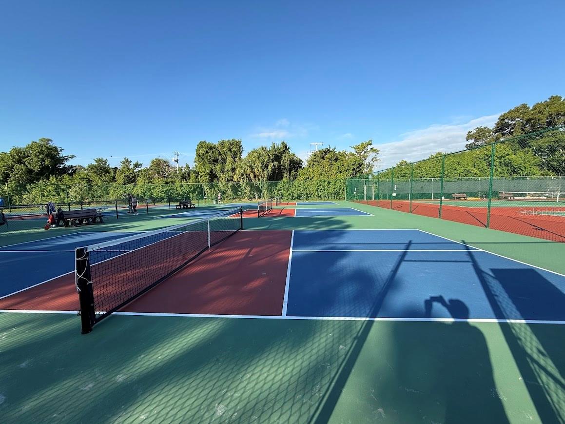 721 SPRING LAKES BLVD