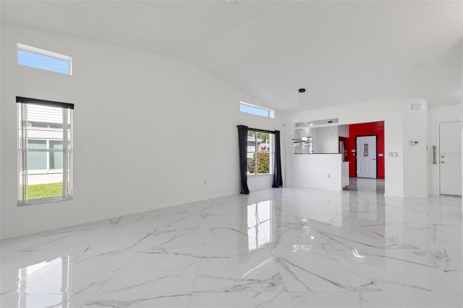 721 SPRING LAKES BLVD