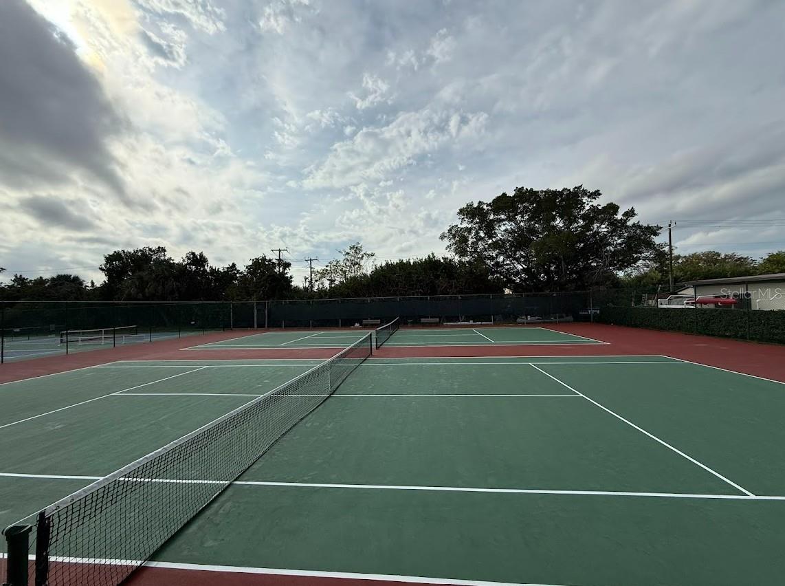 721 SPRING LAKES BLVD