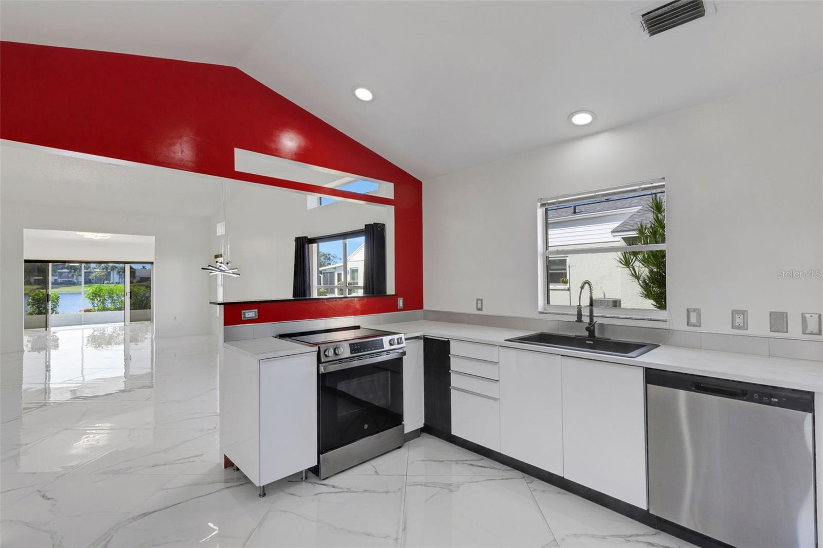 721 SPRING LAKES BLVD