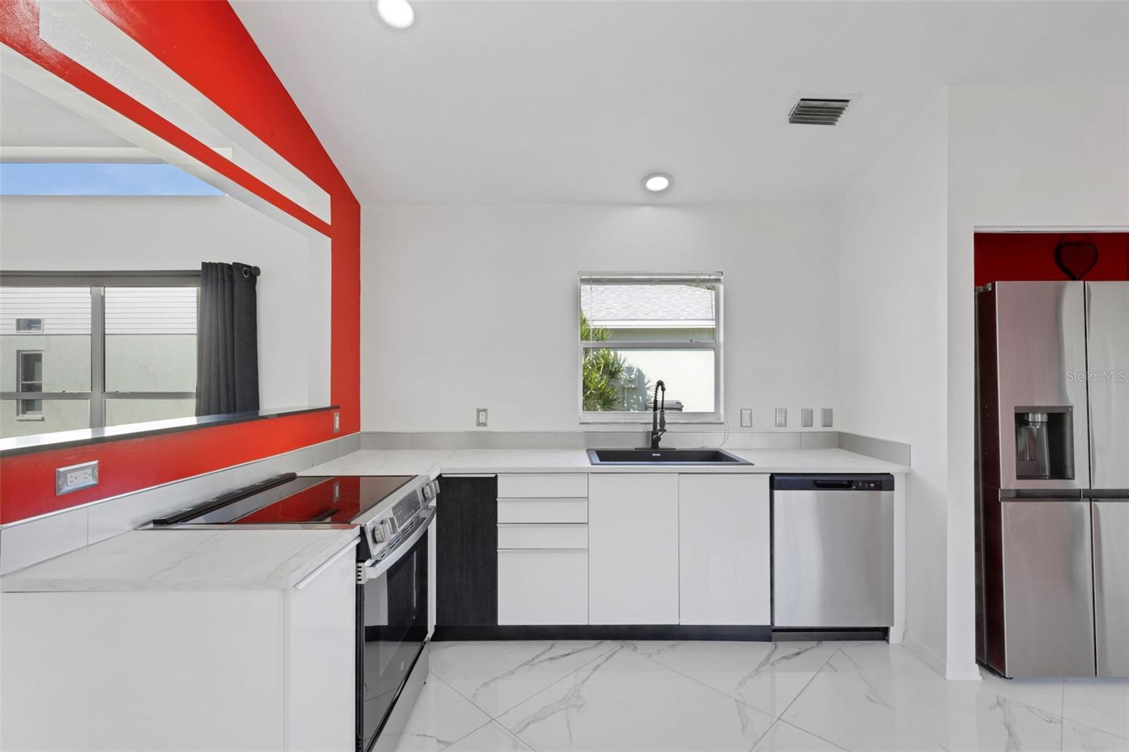 721 SPRING LAKES BLVD