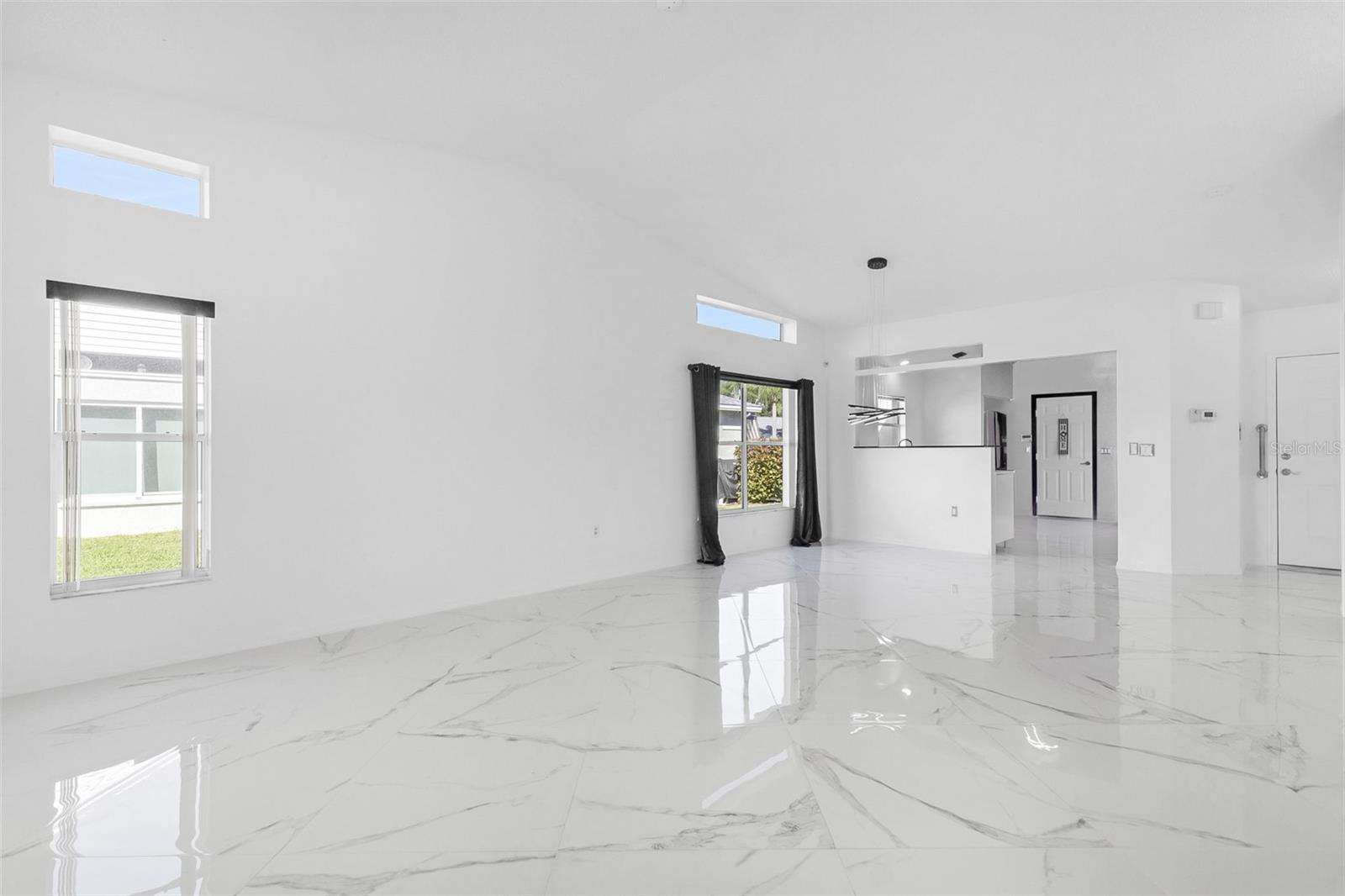 721 SPRING LAKES BLVD