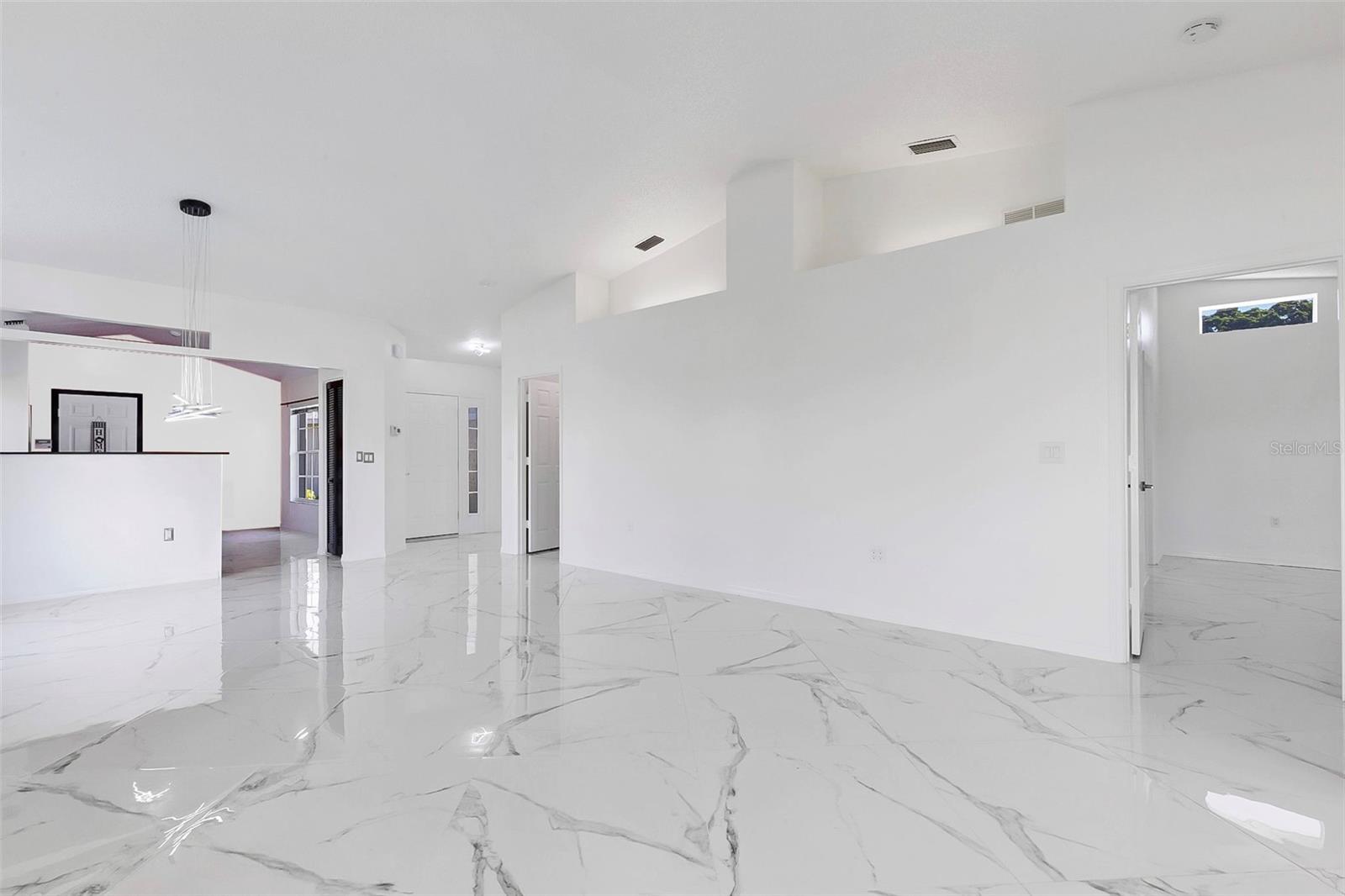 721 SPRING LAKES BLVD