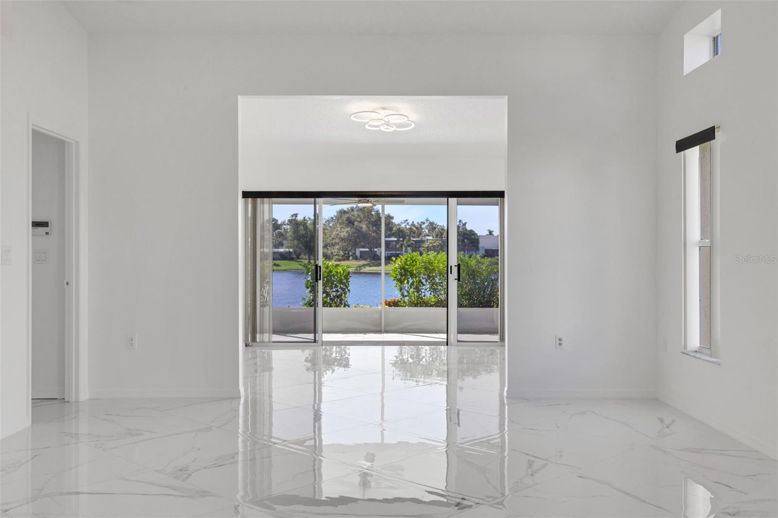 721 SPRING LAKES BLVD