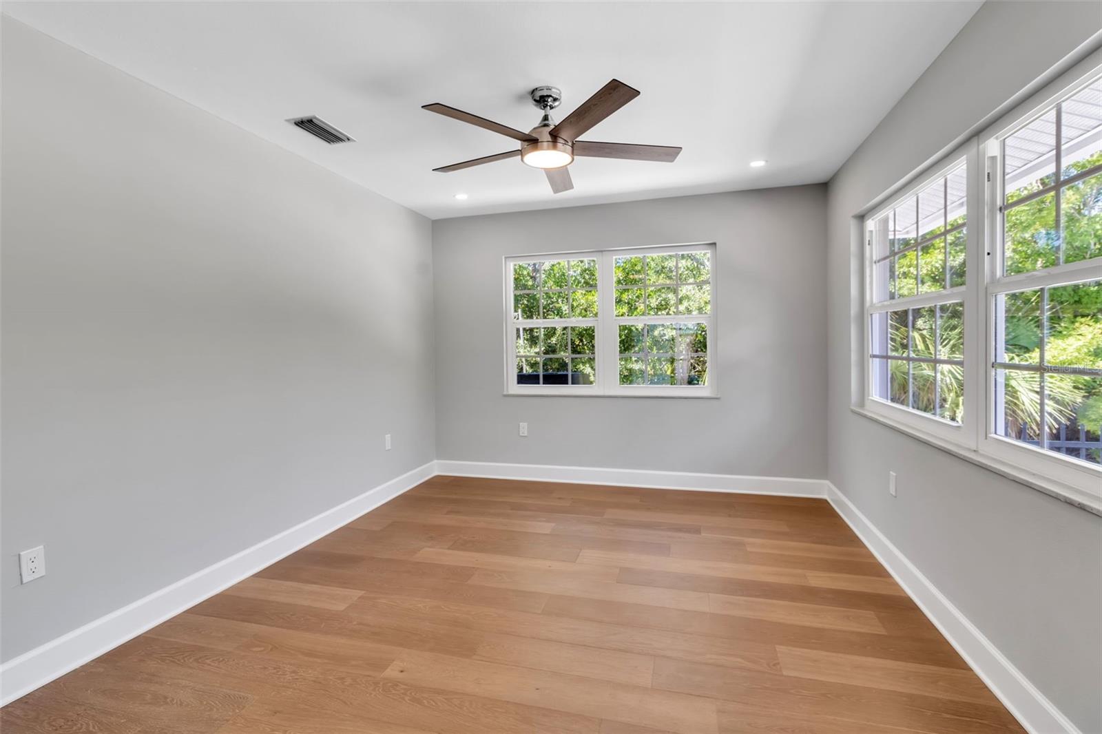 307 AVENIDA DE PARADISIO