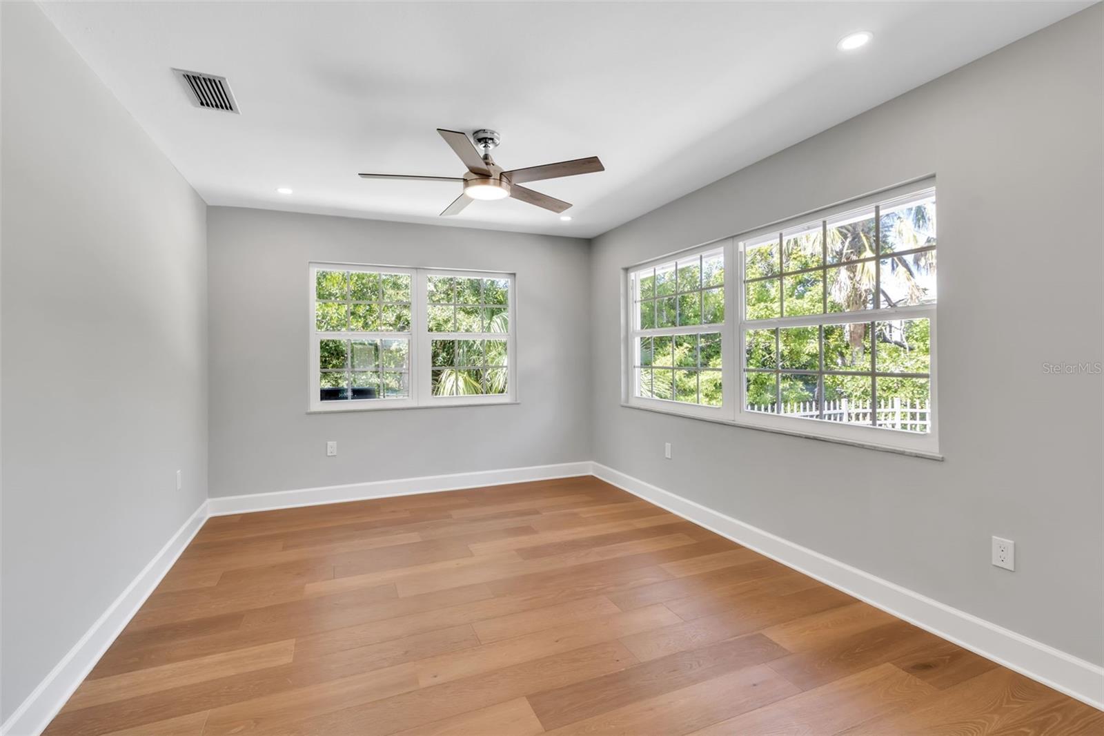 307 AVENIDA DE PARADISIO