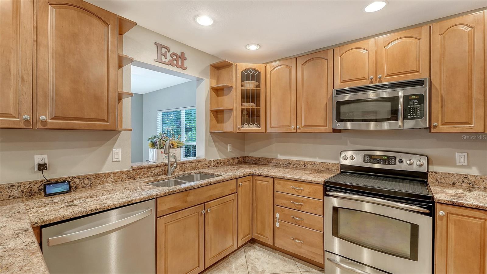 4728 BROOKSDALE DR