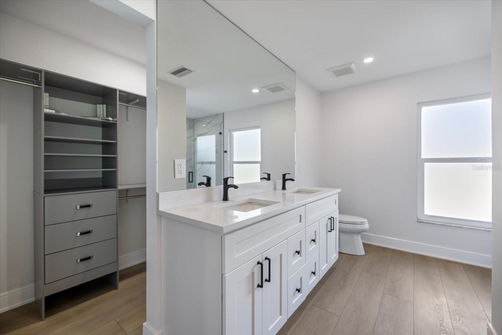 470 LEGER DR