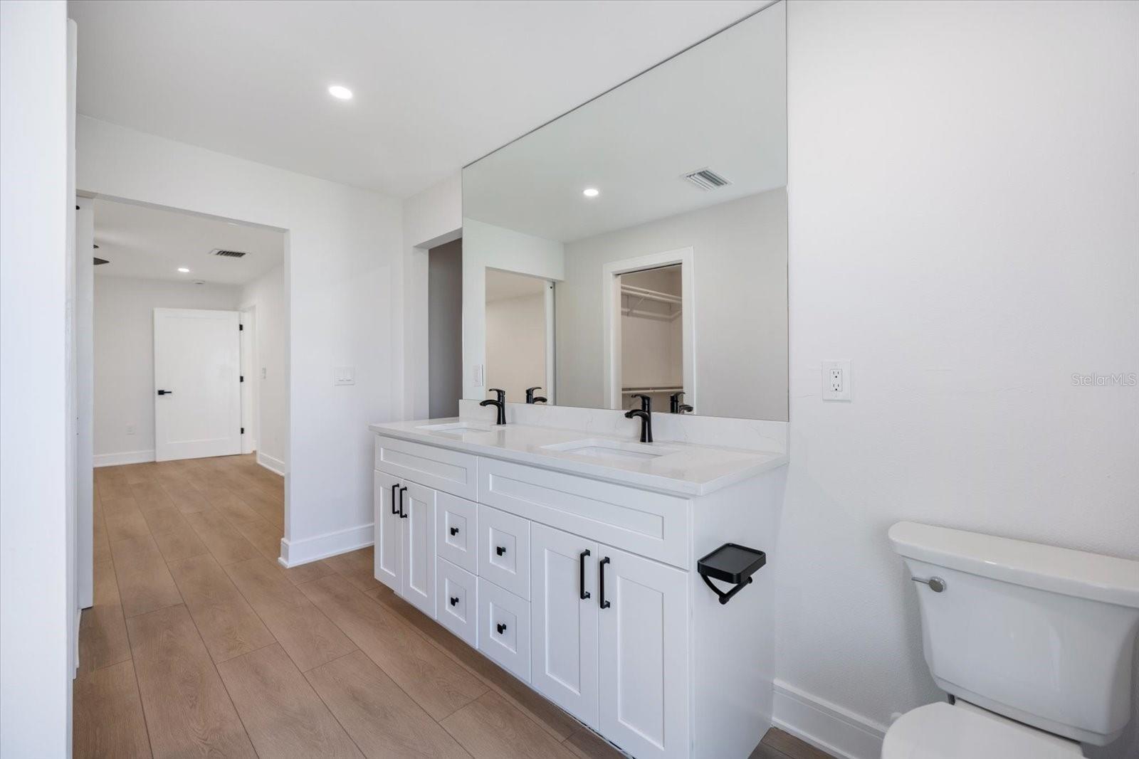 470 LEGER DR