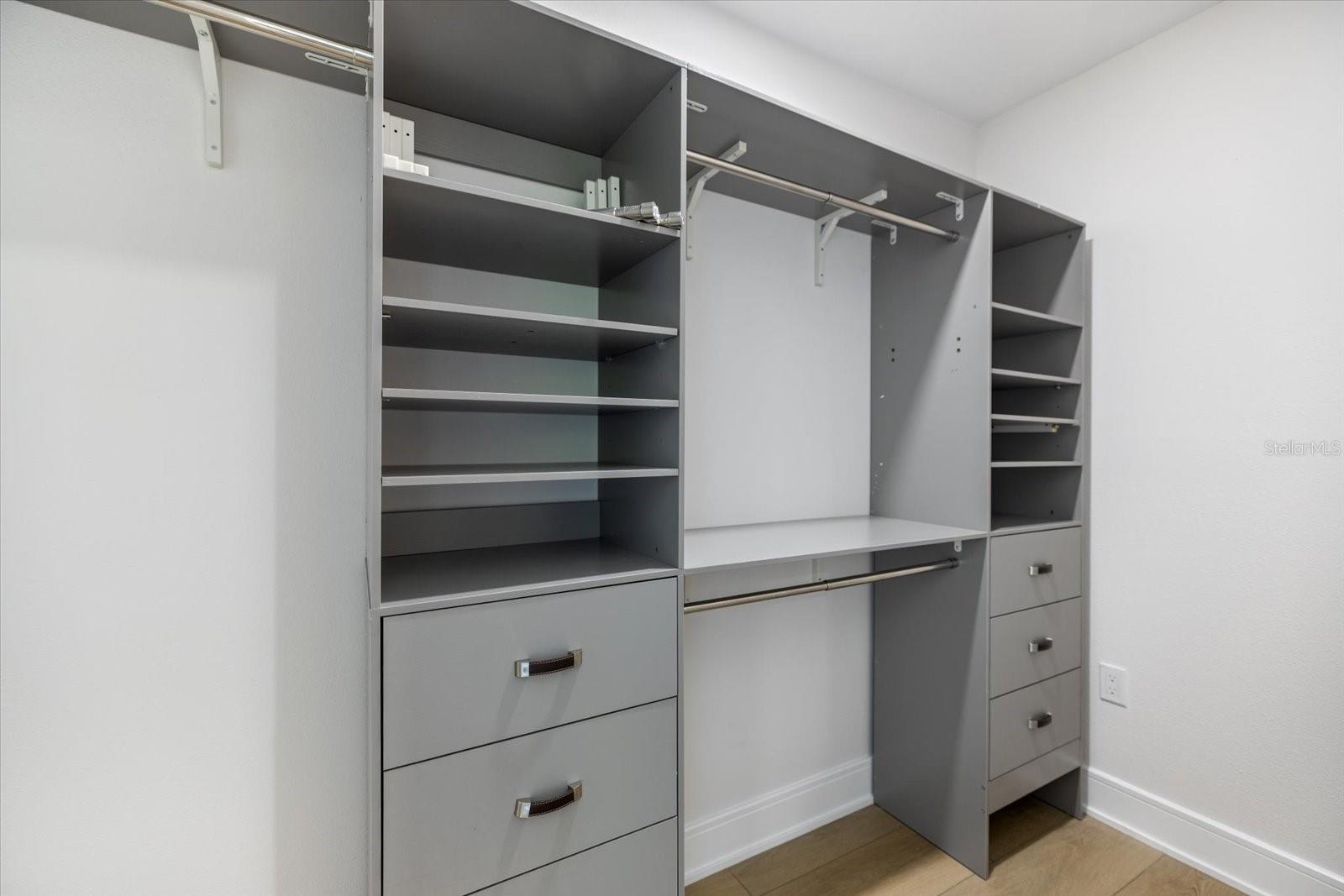 470 LEGER DR