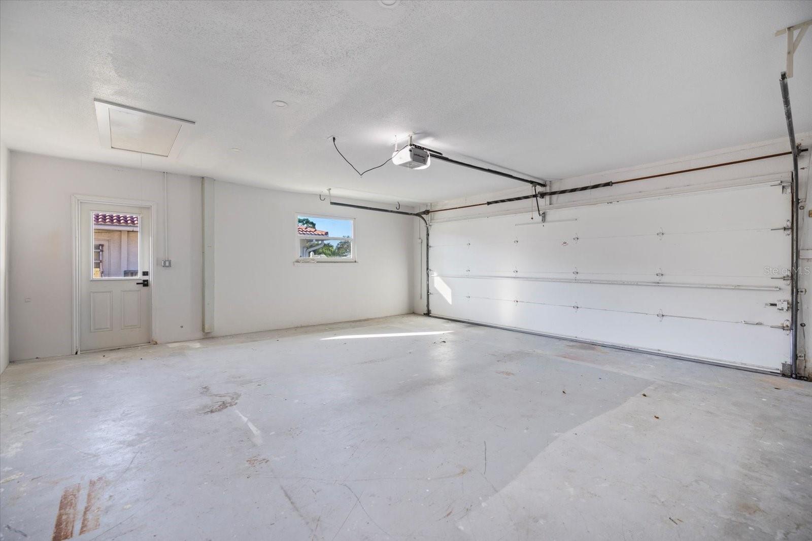470 LEGER DR