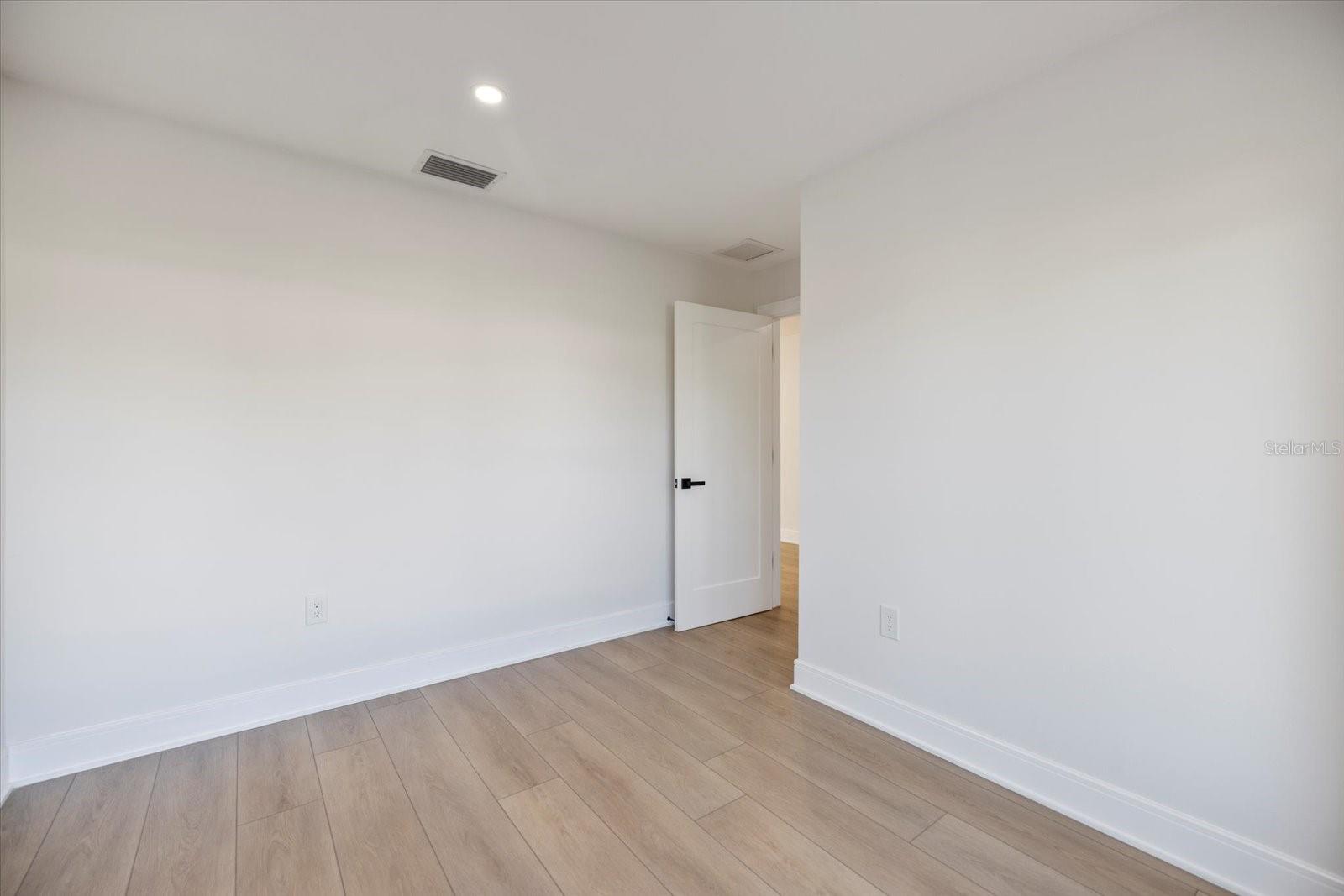 470 LEGER DR