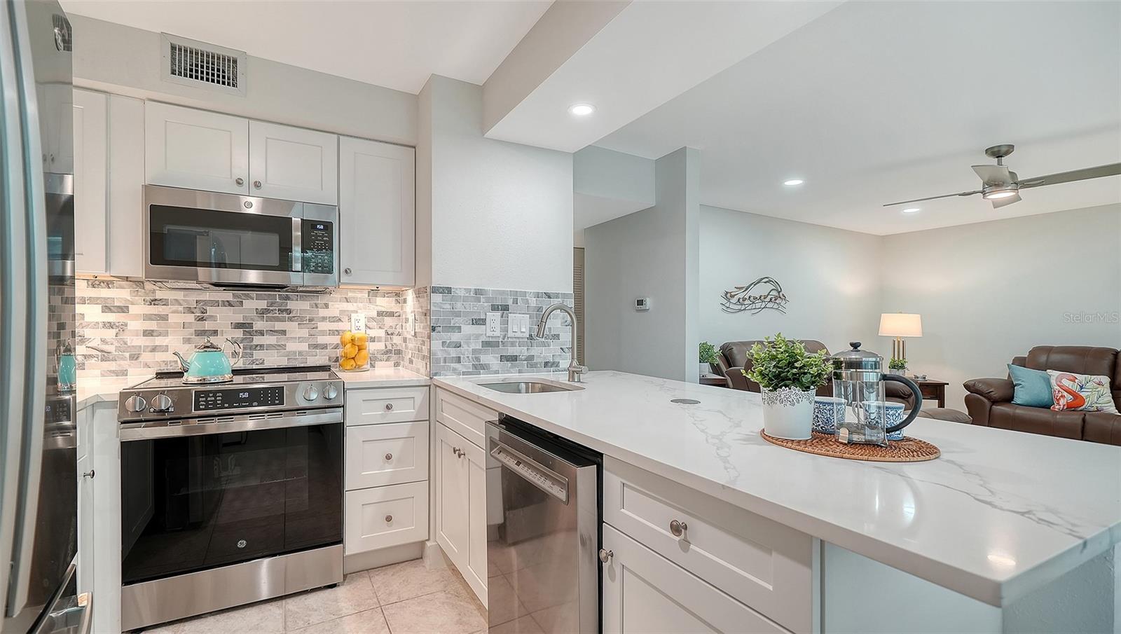 5950 MIDNIGHT PASS RD #201