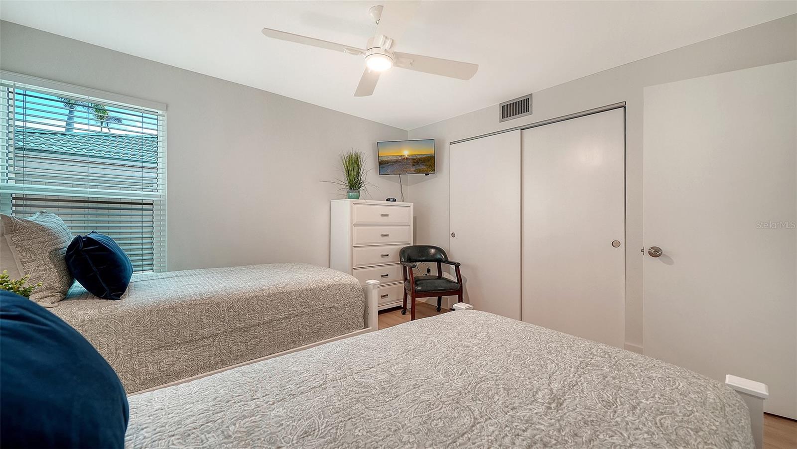 5950 MIDNIGHT PASS RD #201