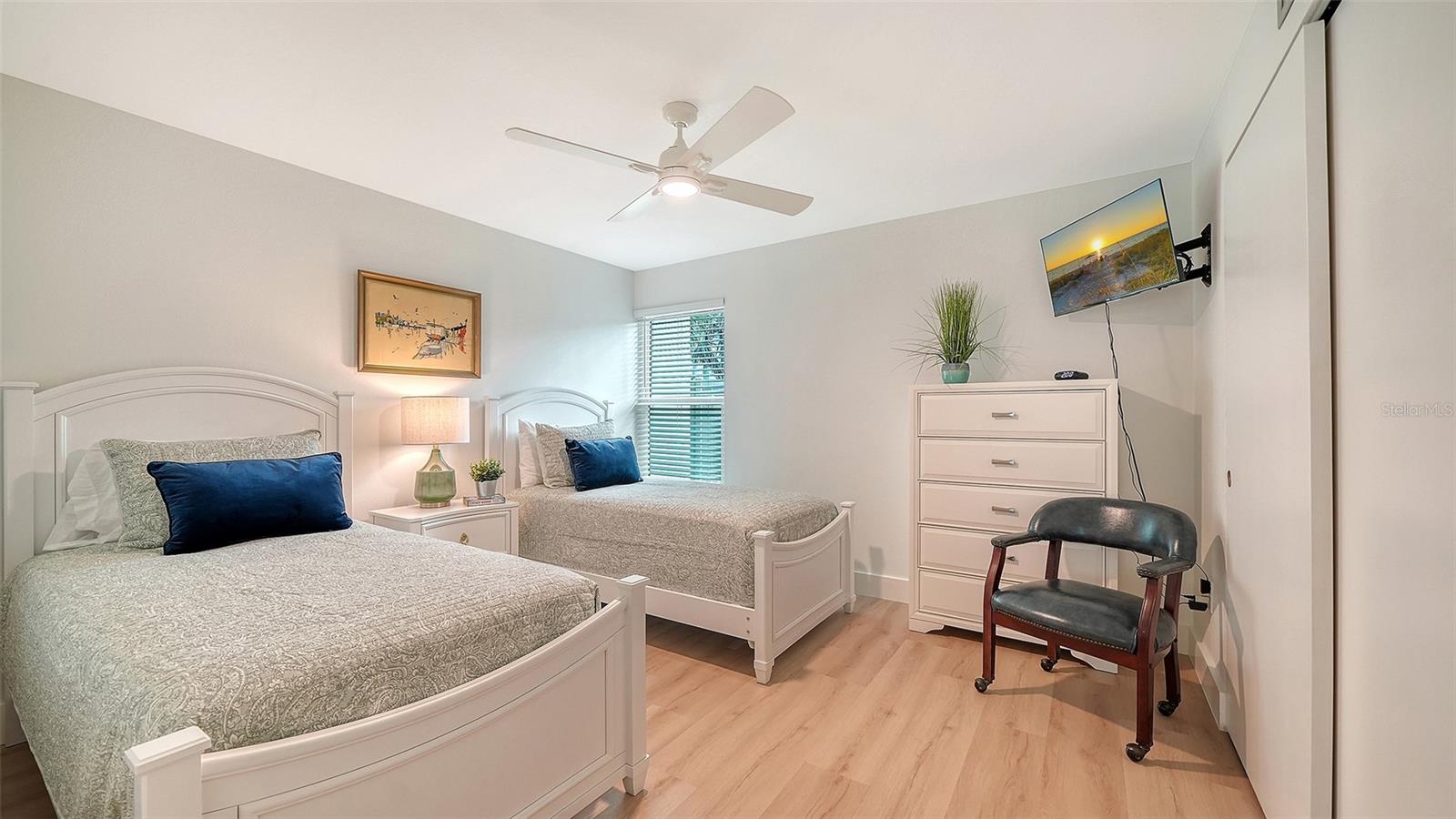 5950 MIDNIGHT PASS RD #201