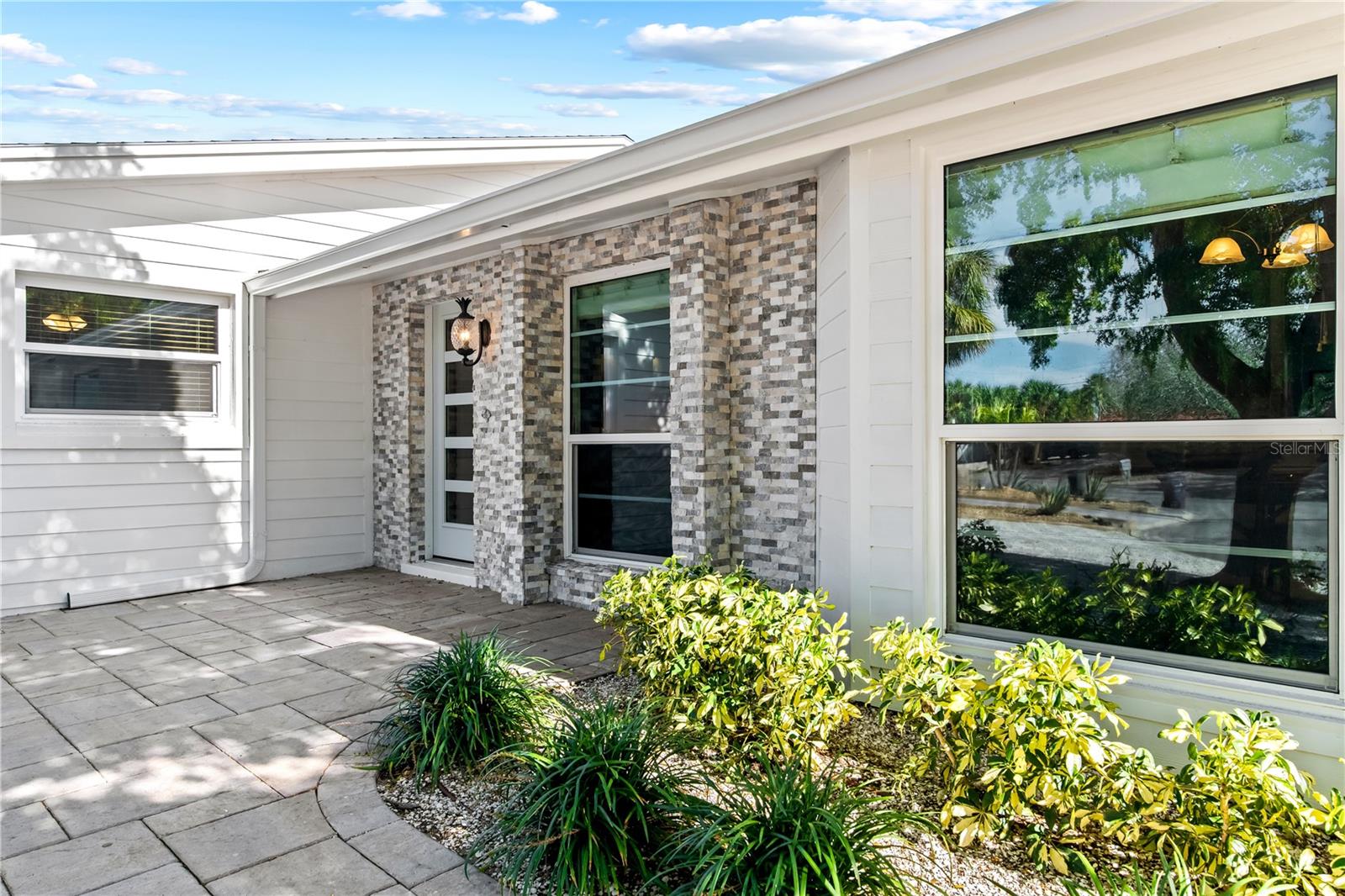 783 BIRDSONG LN