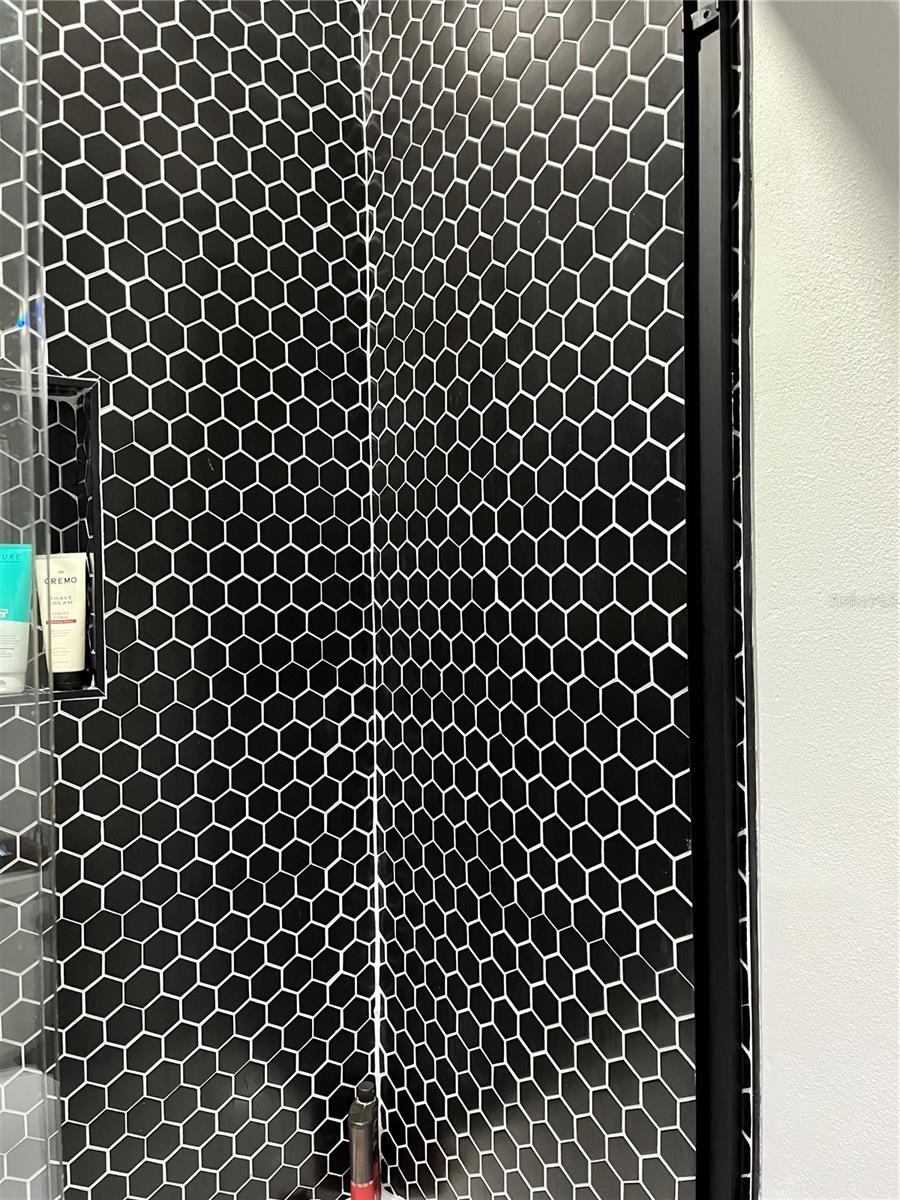 3827 PARKRIDGE CIR #1-102