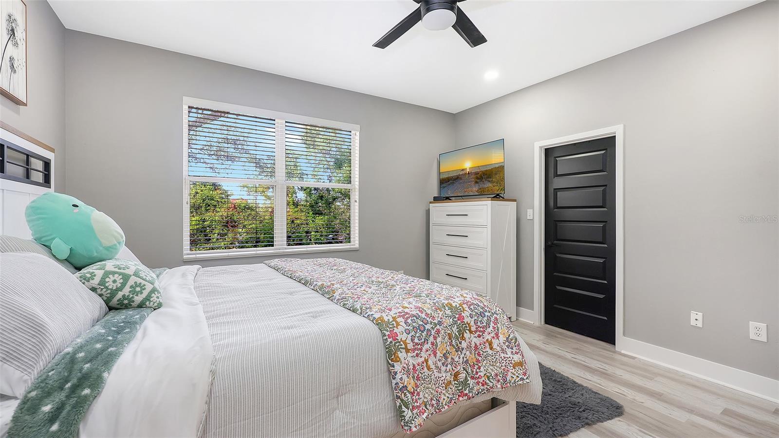 3827 PARKRIDGE CIR #1-102