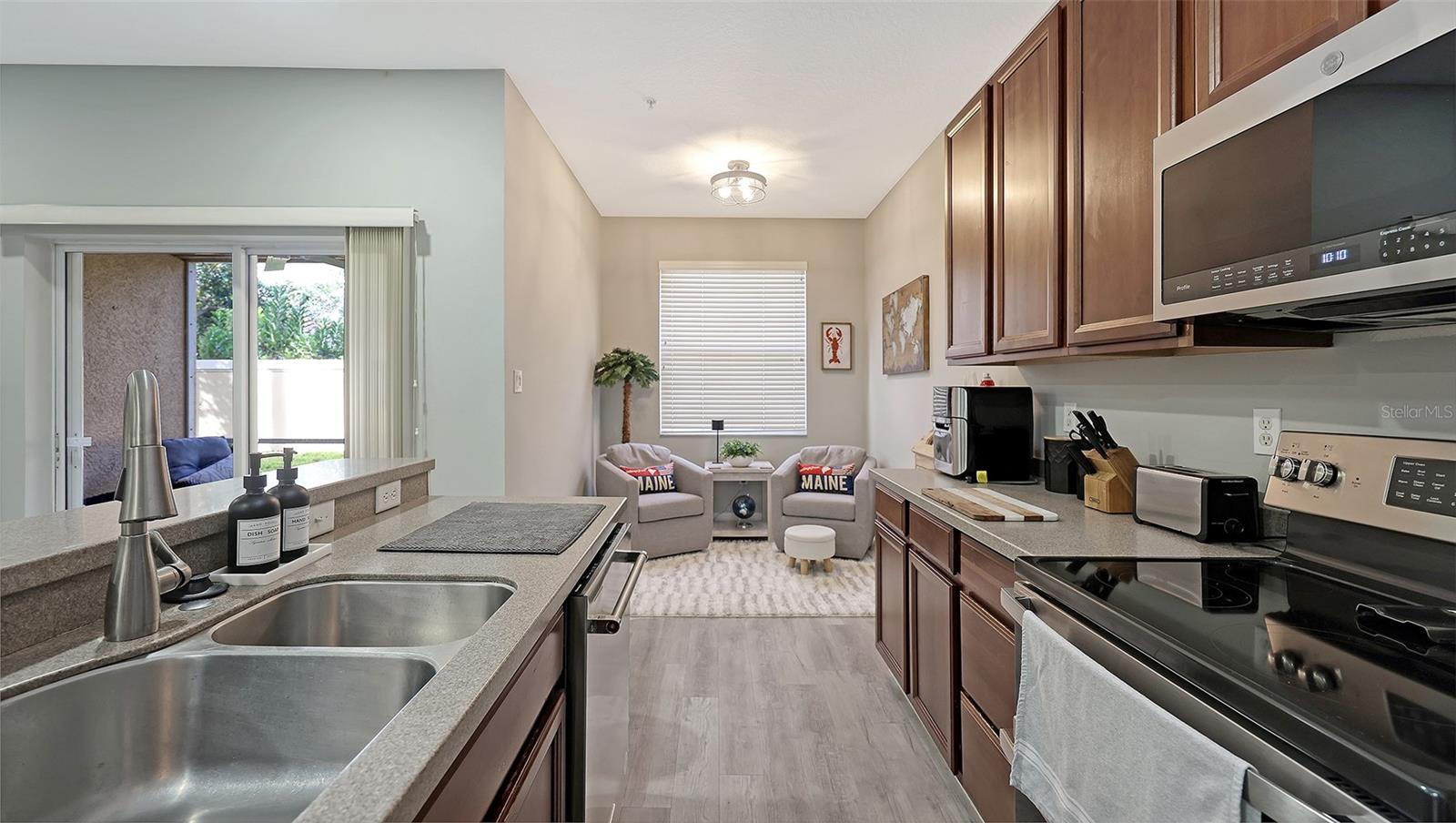 3827 PARKRIDGE CIR #1-102