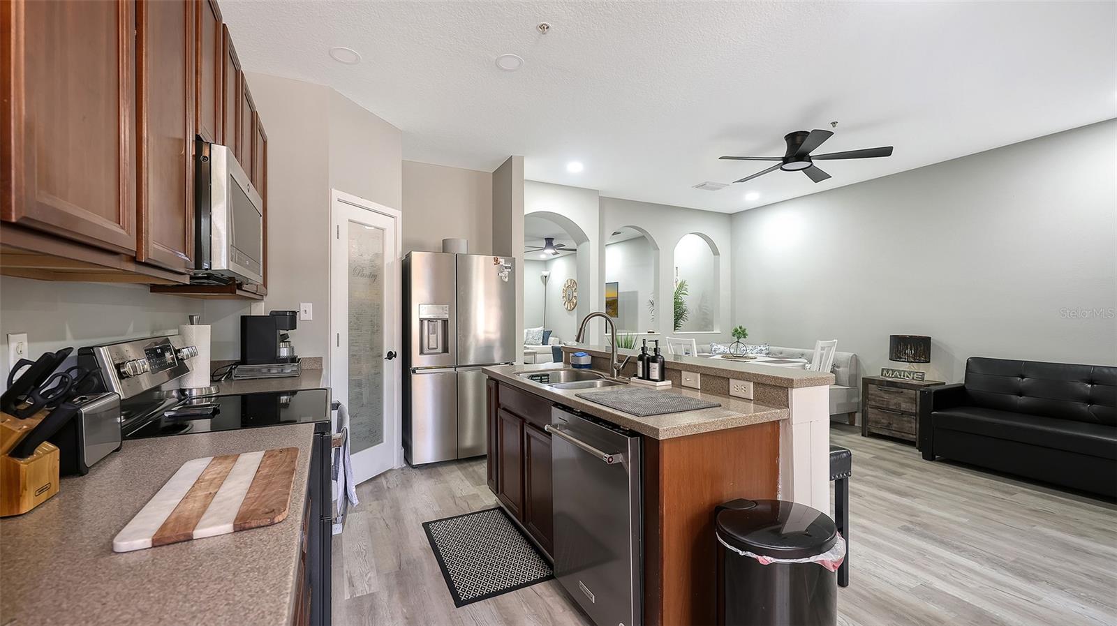 3827 PARKRIDGE CIR #1-102