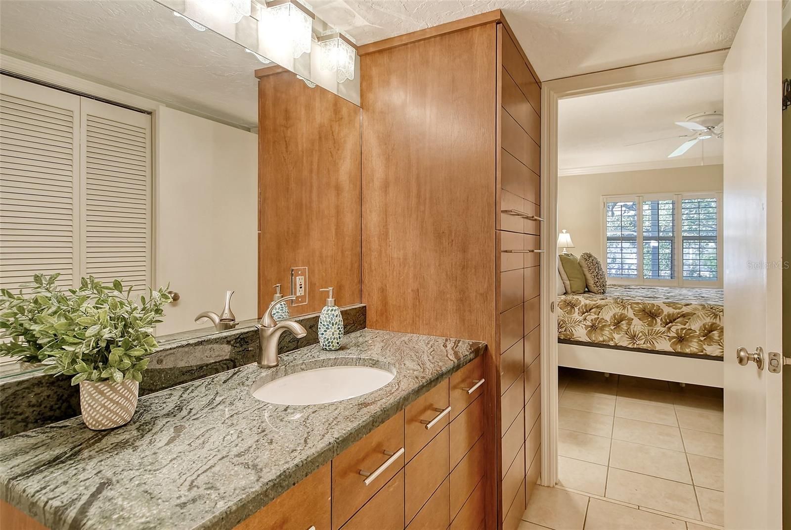 1243 SIESTA BAYSIDE DR #D