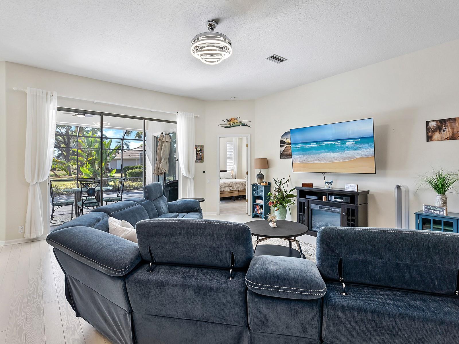 2319 FALCON TRACE LN