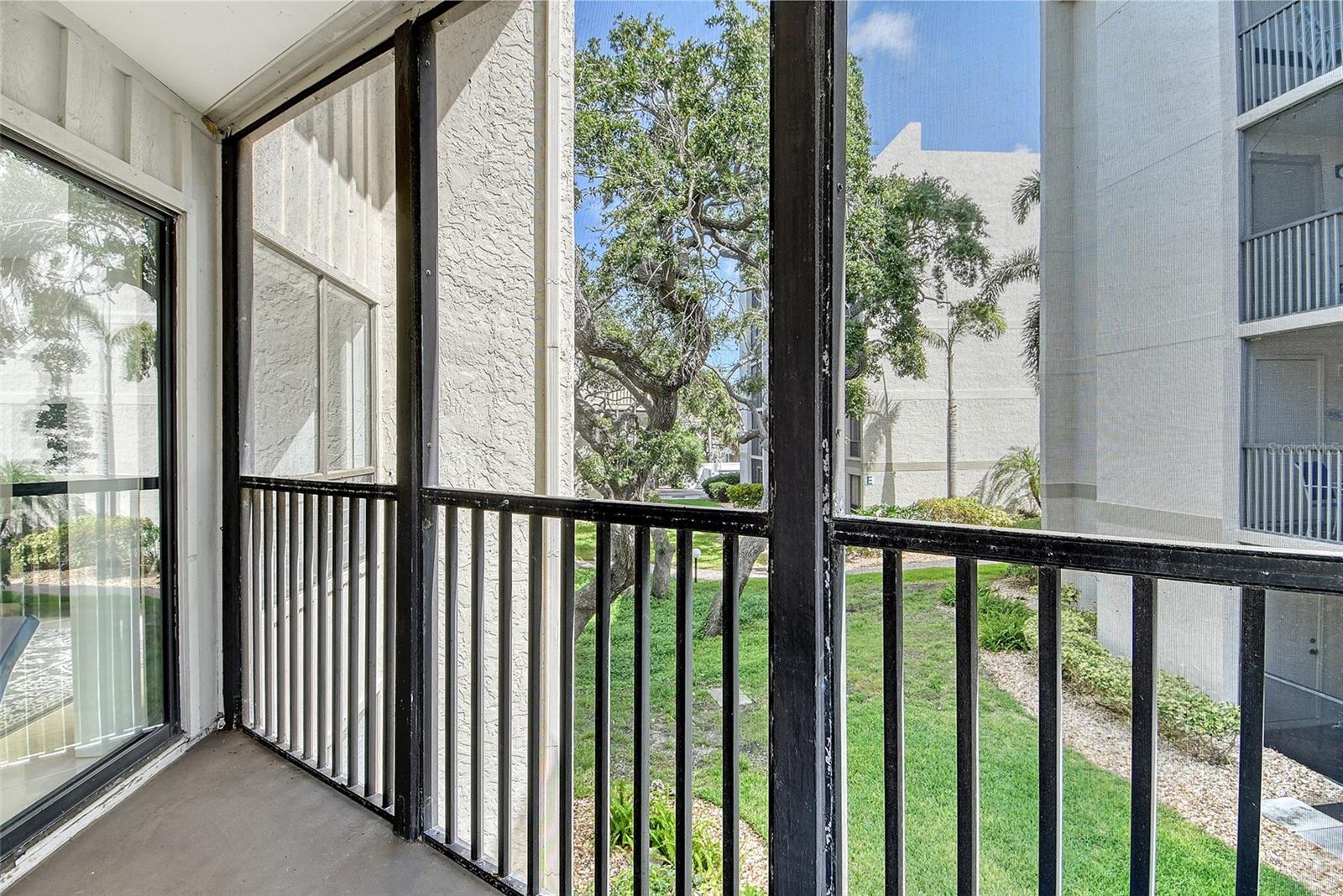 6157 MIDNIGHT PASS RD #G22