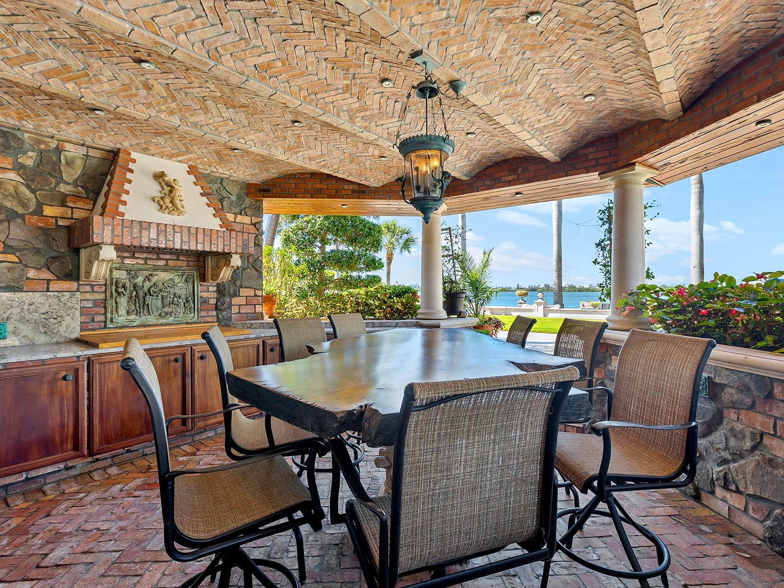 1310 S LAKE SHORE DR