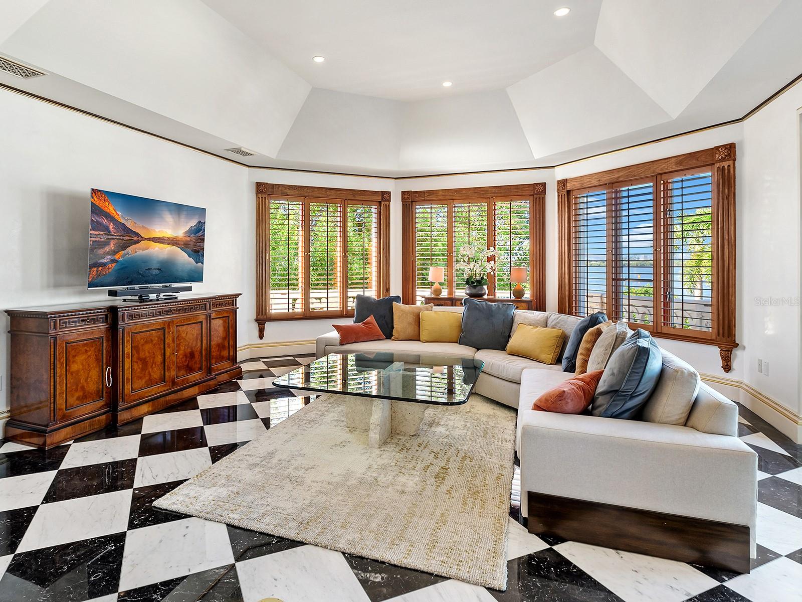 1310 S LAKE SHORE DR