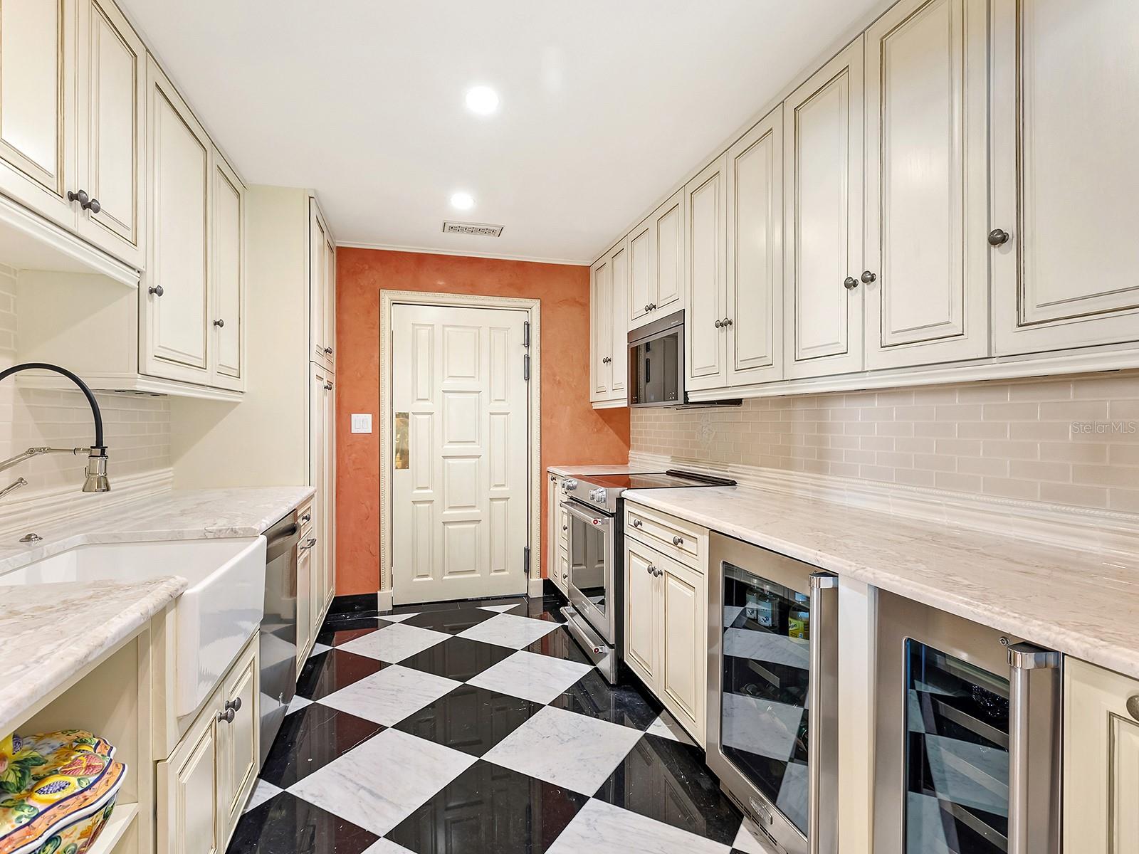 1310 S LAKE SHORE DR