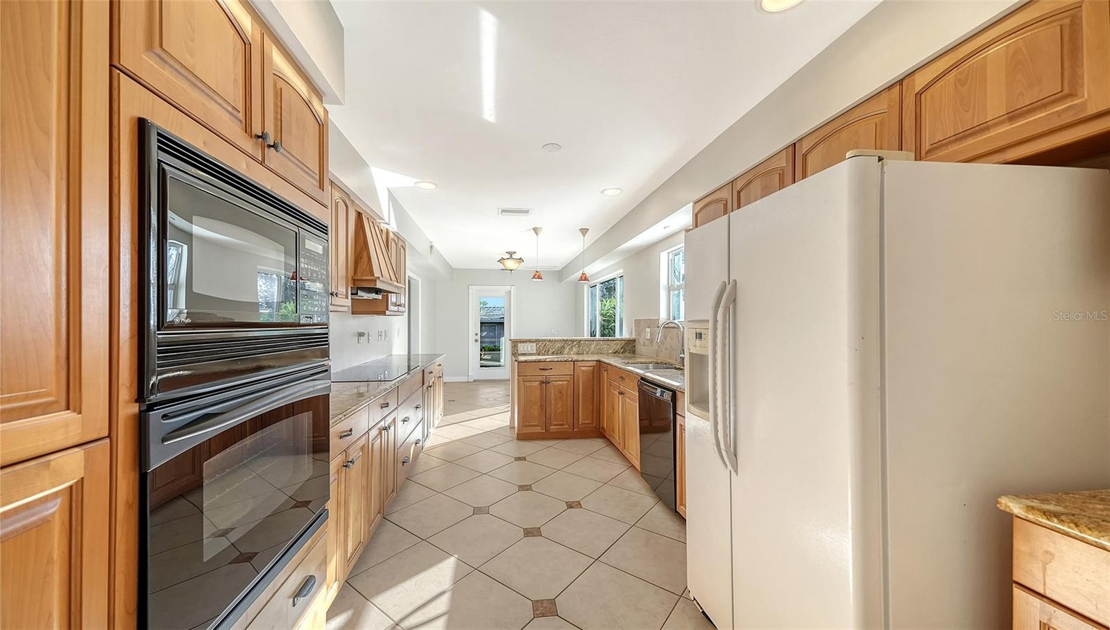 2452 WHIPPOORWILL CIR