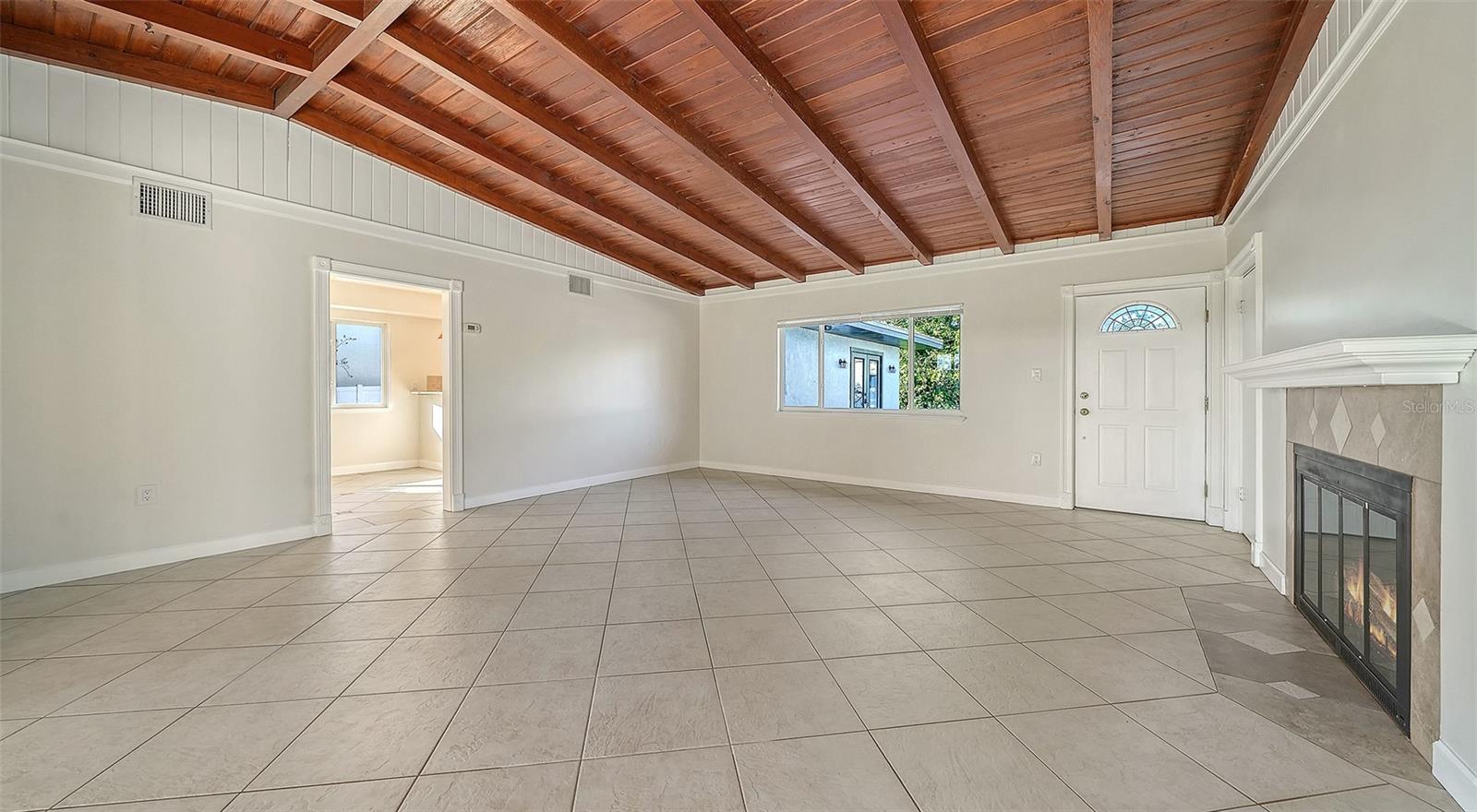 2452 WHIPPOORWILL CIR