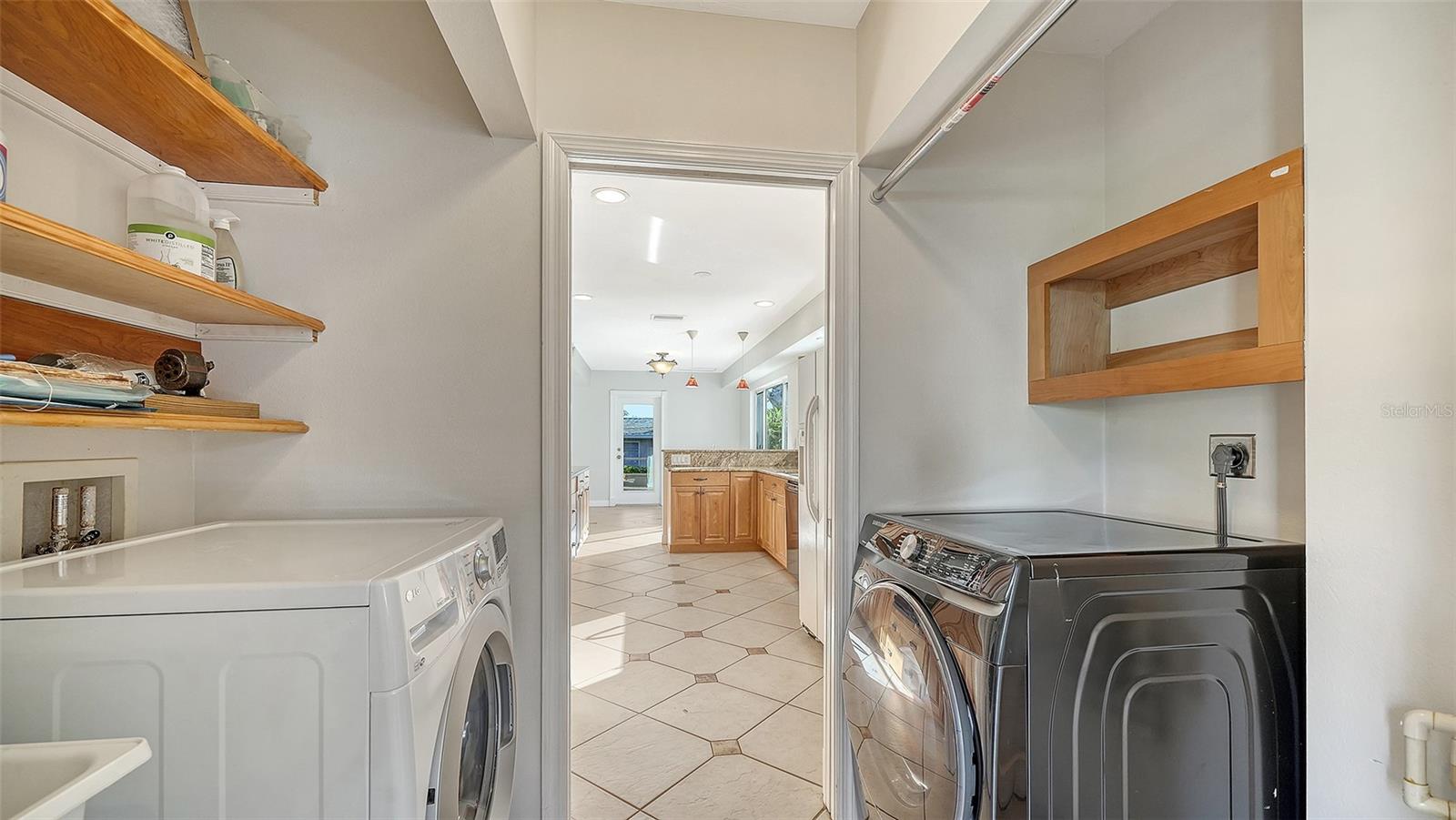 2452 WHIPPOORWILL CIR