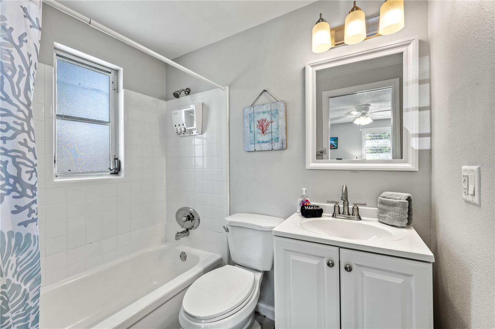 1123 CRESCENT ST #1123/1125