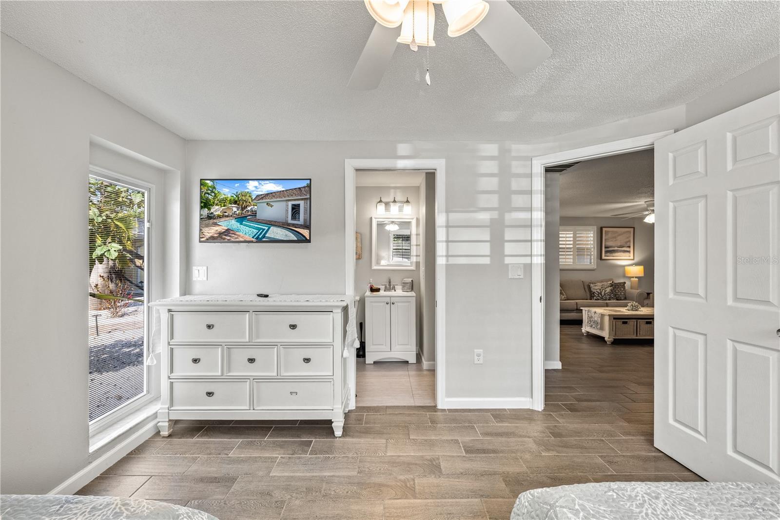 1123 CRESCENT ST #1123/1125