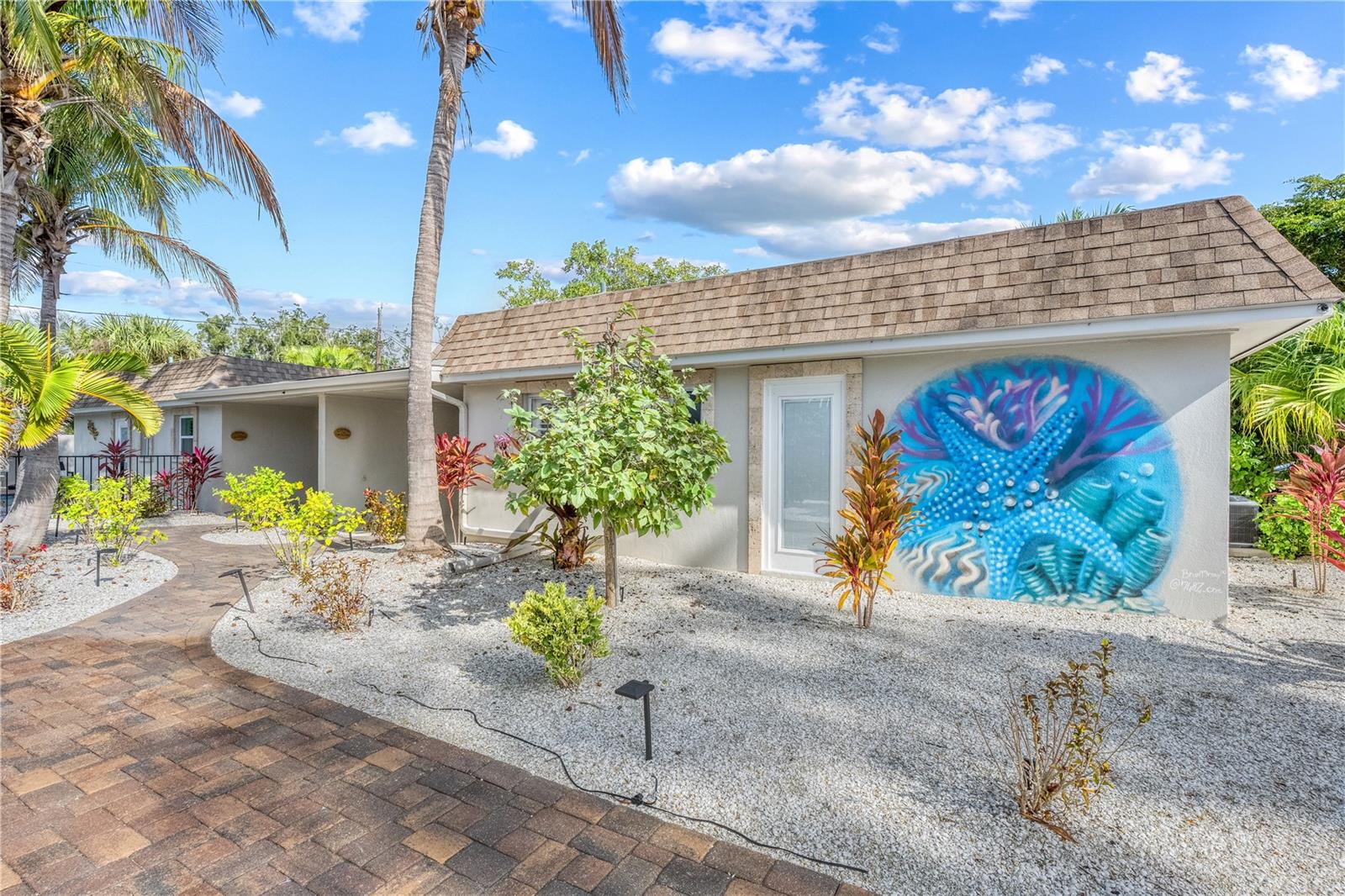 1123 CRESCENT ST #1123/1125