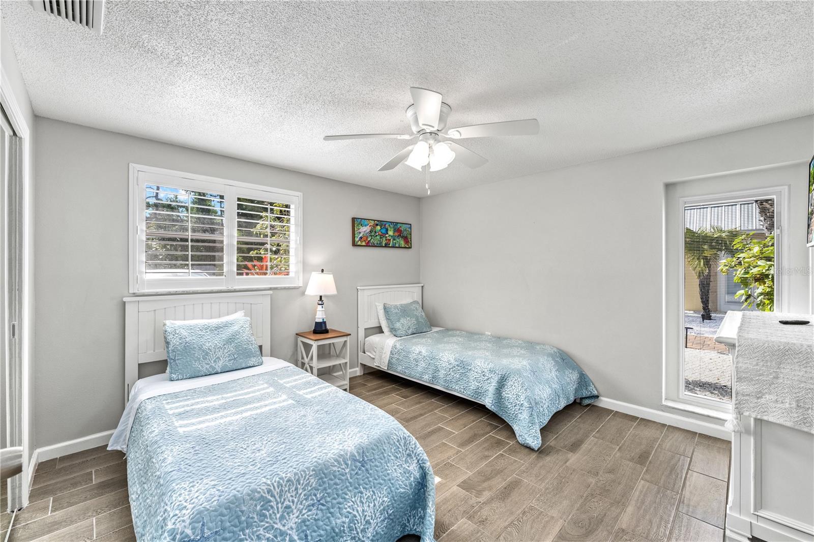 1123 CRESCENT ST #1123/1125